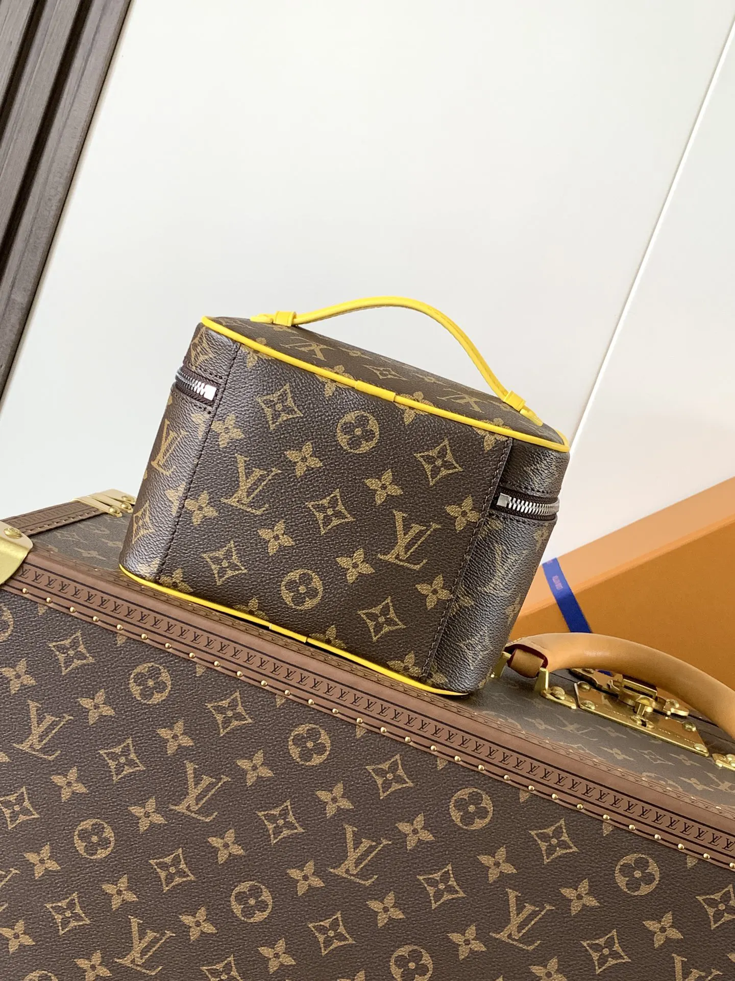 LV blue yellow color scheme handbag Image 3 LV blue yellow color scheme handbag Image 3