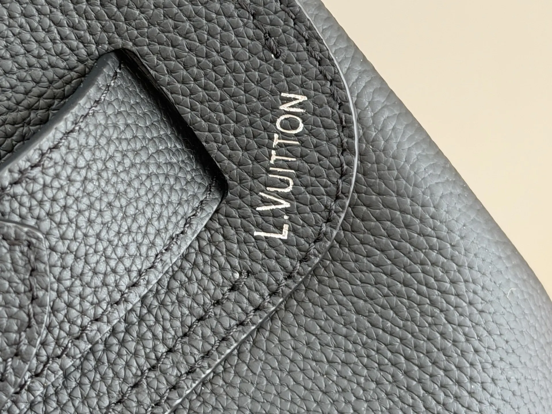 LV 牛皮 双肩包 实用双肩款