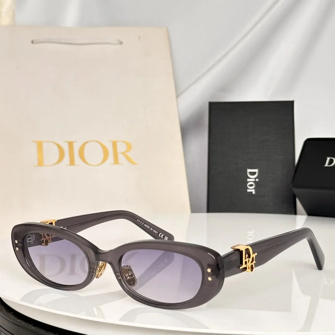 Dior 黑色窄框太阳镜 简约酷感款