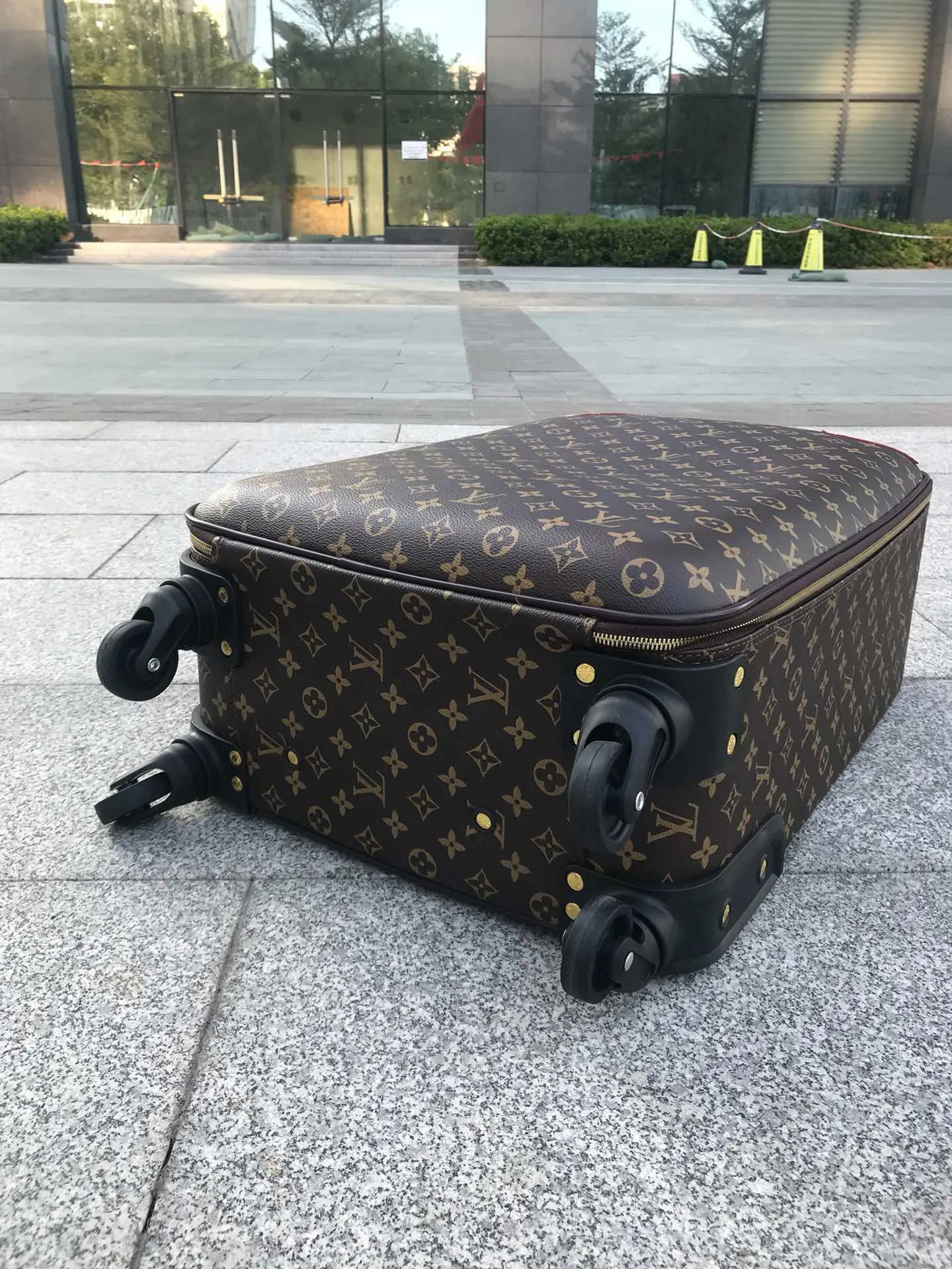 LV 帆布 超耐磨损万向轮 灵活出行 加厚全鋁合金 化妝包 便携收納款