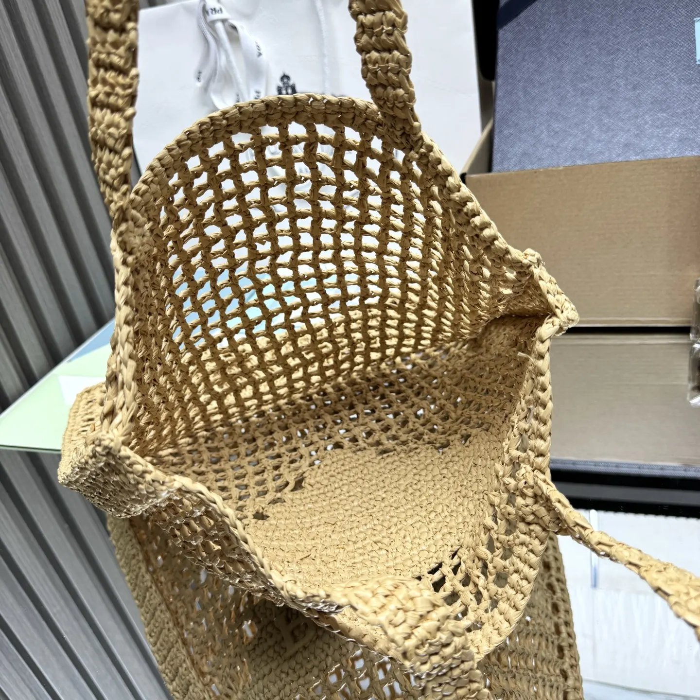 标志性的家三角形徽标焕新重释 装点包身正面 中心处饰 托特包 大容量托特款(數字9) 标志性的家三角形徽标焕新重释 装点包身正面 中心处饰 托特包 大容量托特款(數字9)
