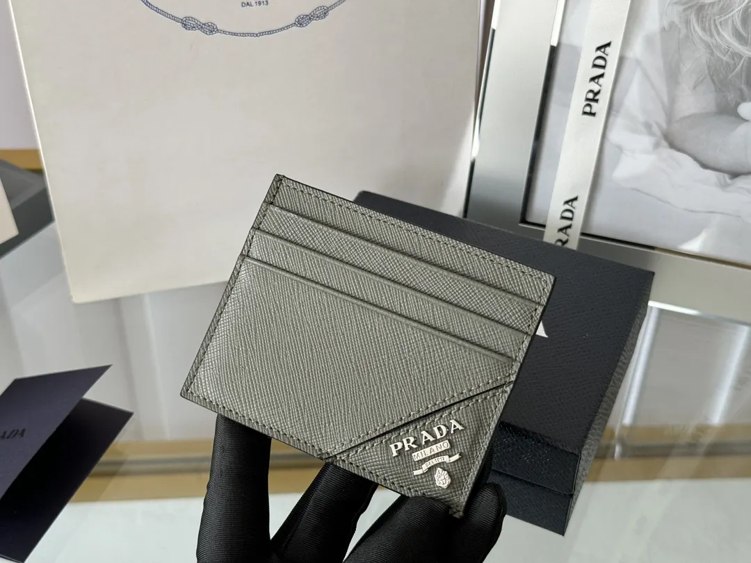 Prada Saffiano 2MC223 皮革 卡包