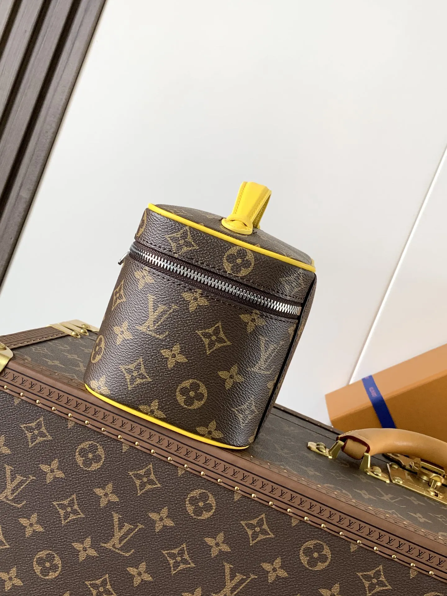 LV blue yellow color scheme handbag Image 2 LV blue yellow color scheme handbag Image 2