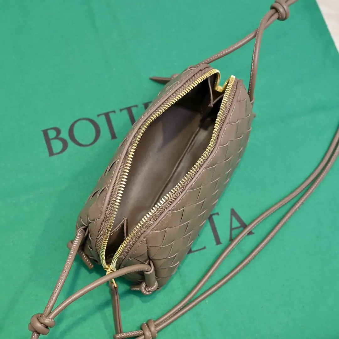 Bottega Veneta 腋下包 復古腋下背款