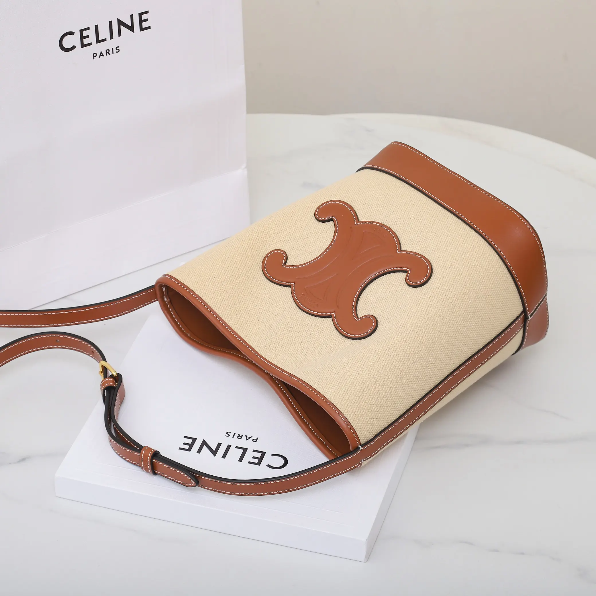 Celine 牛皮 批 意大利进口 开发 水桶包 休閒水桶款