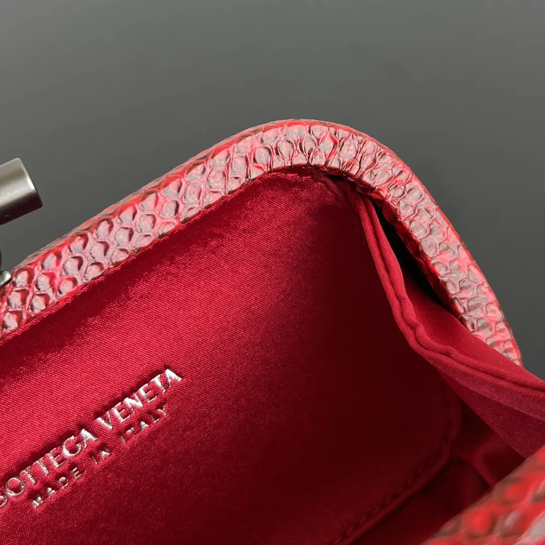 Bottega Veneta 化妆包 便携收纳款