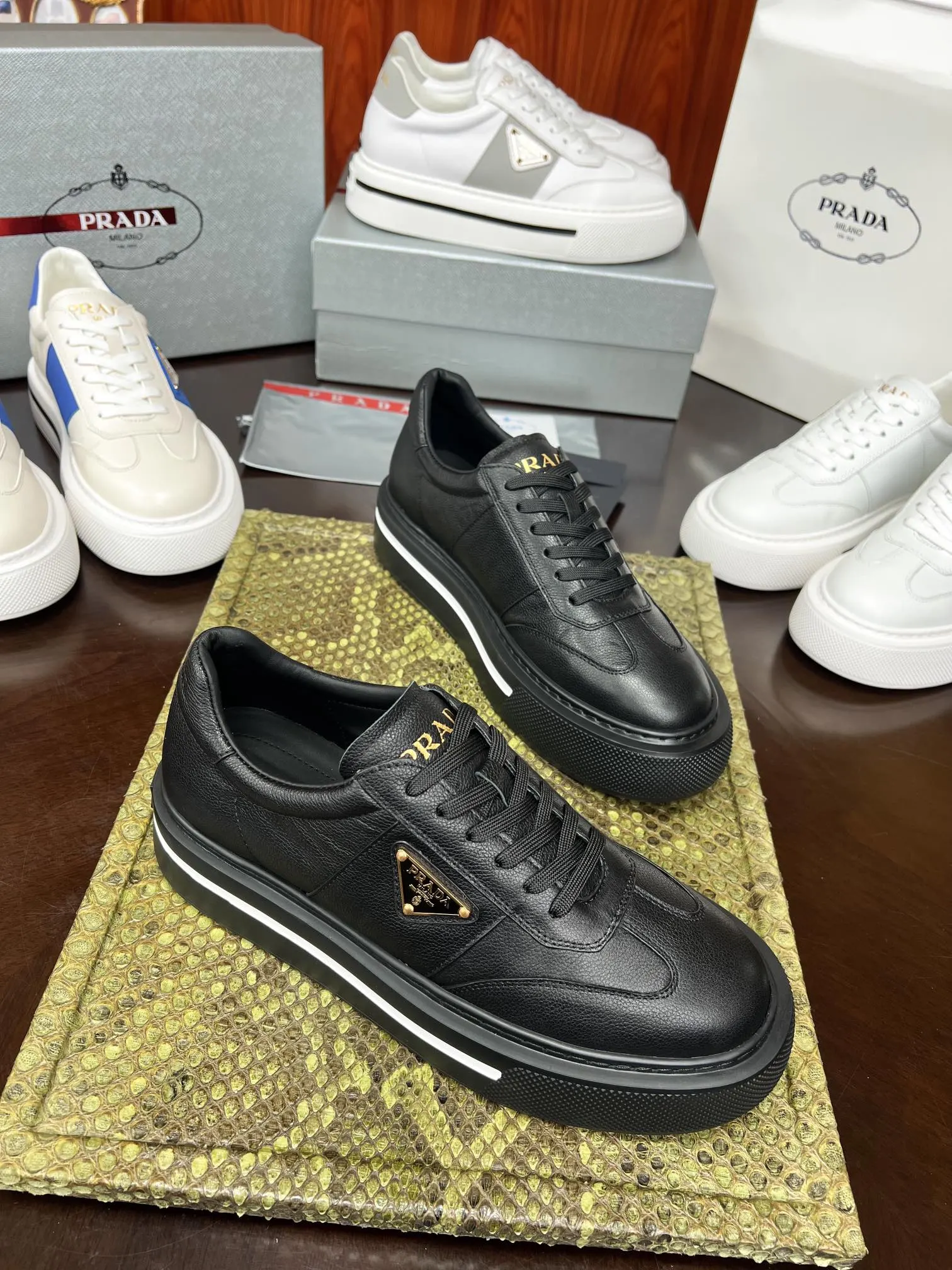 Prada 牛皮 休闲鞋 舒適
