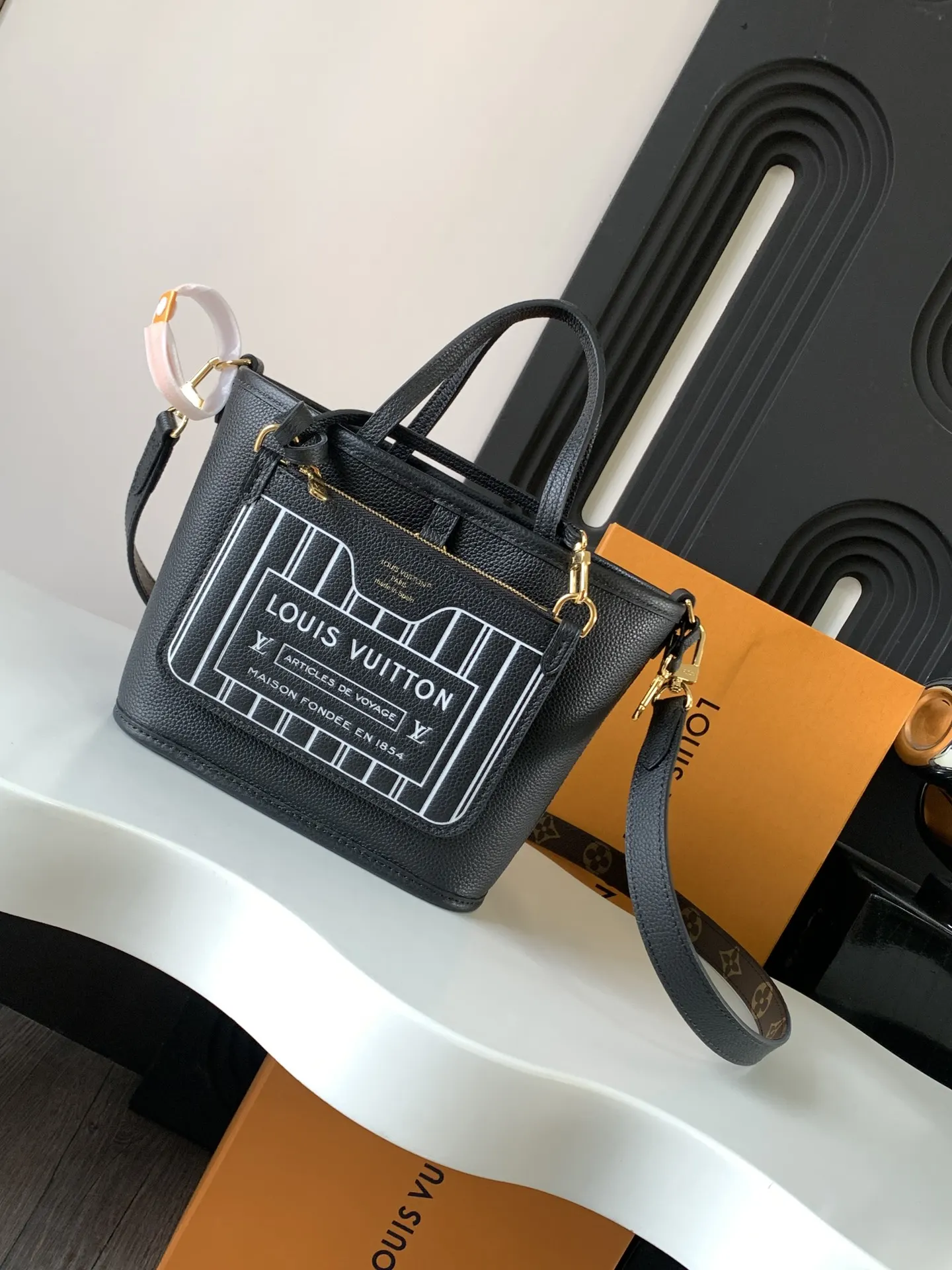 Louis Vuitton M12099 手提包