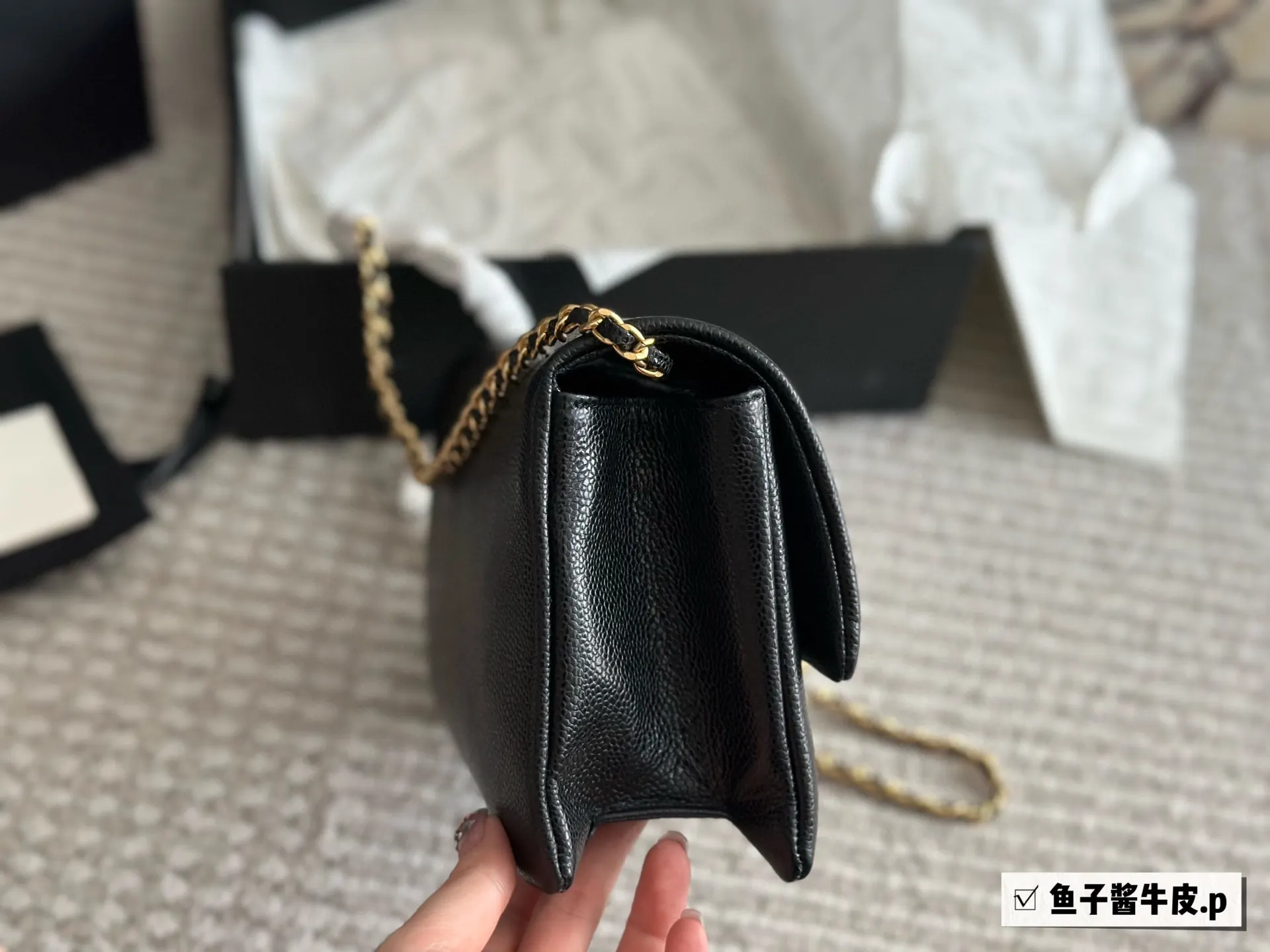 CHANEL 黑色 牛皮 斜背包 輕便斜挎款