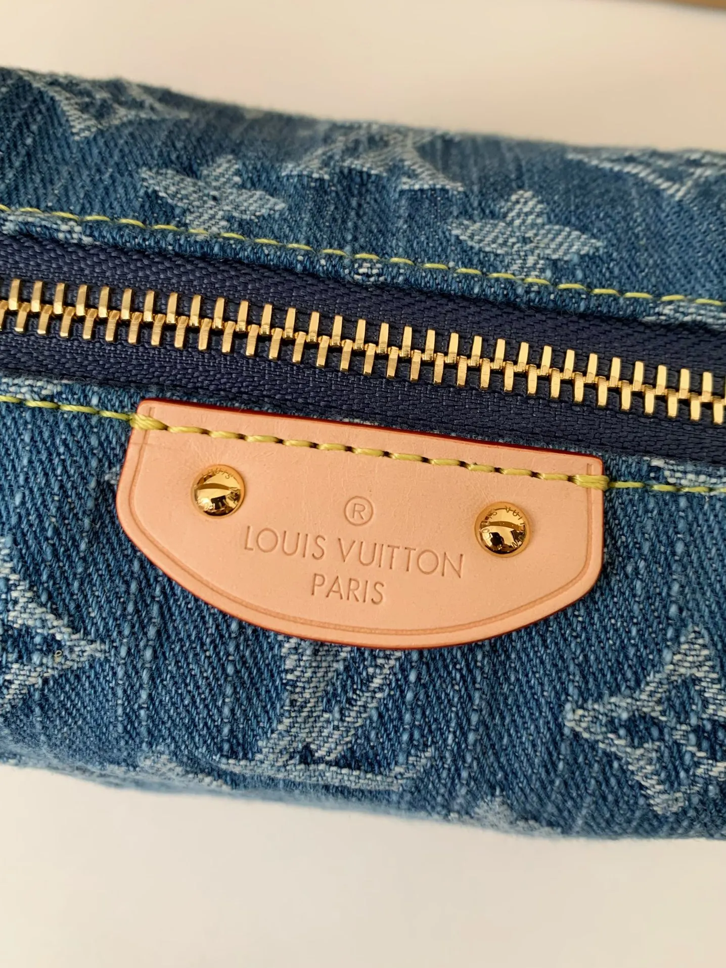 牛仔 Hills Pochette 牛仔手拿包 精致手拿款