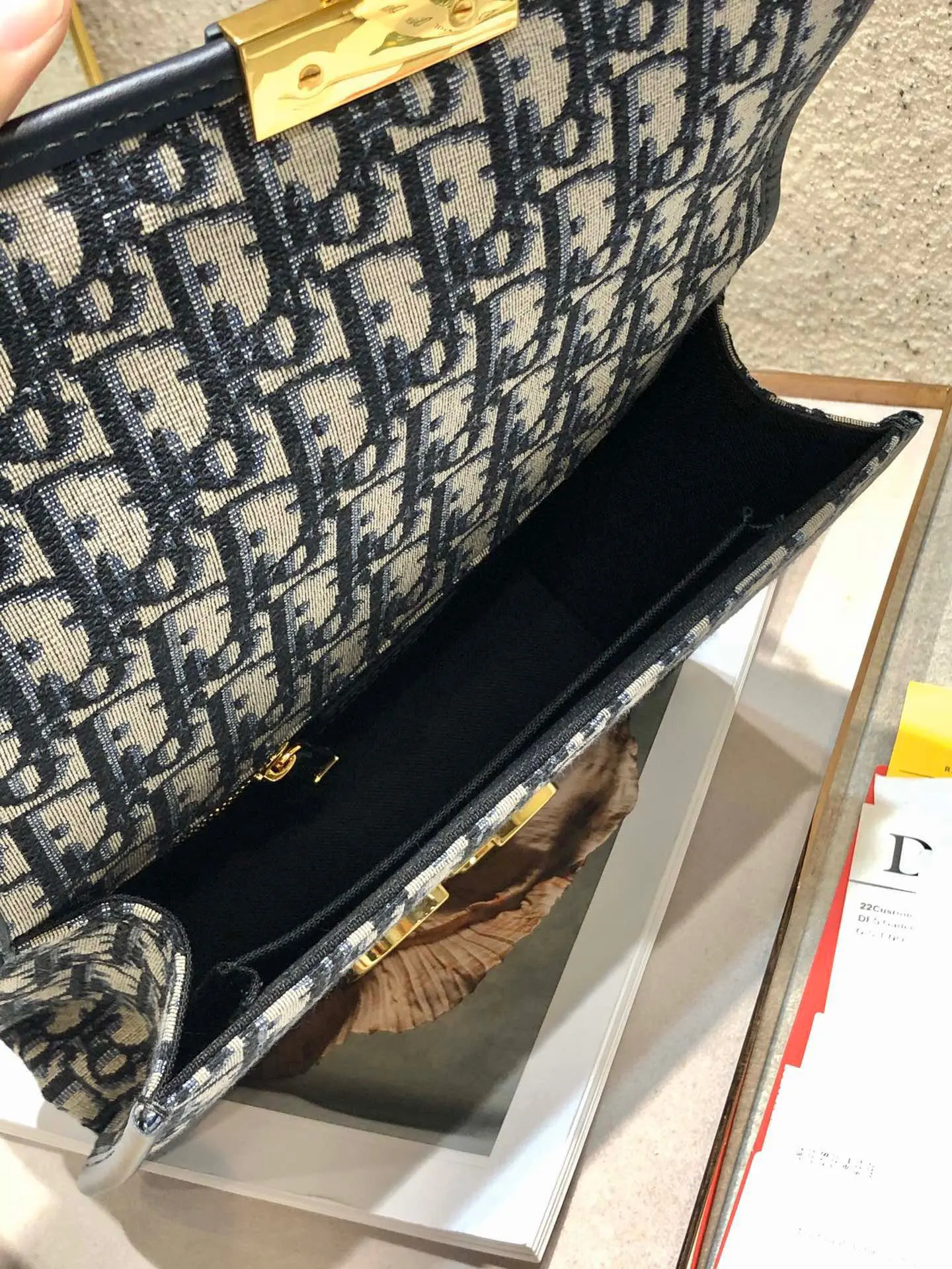 Dior 30 Montaigne 皮革 手拿包