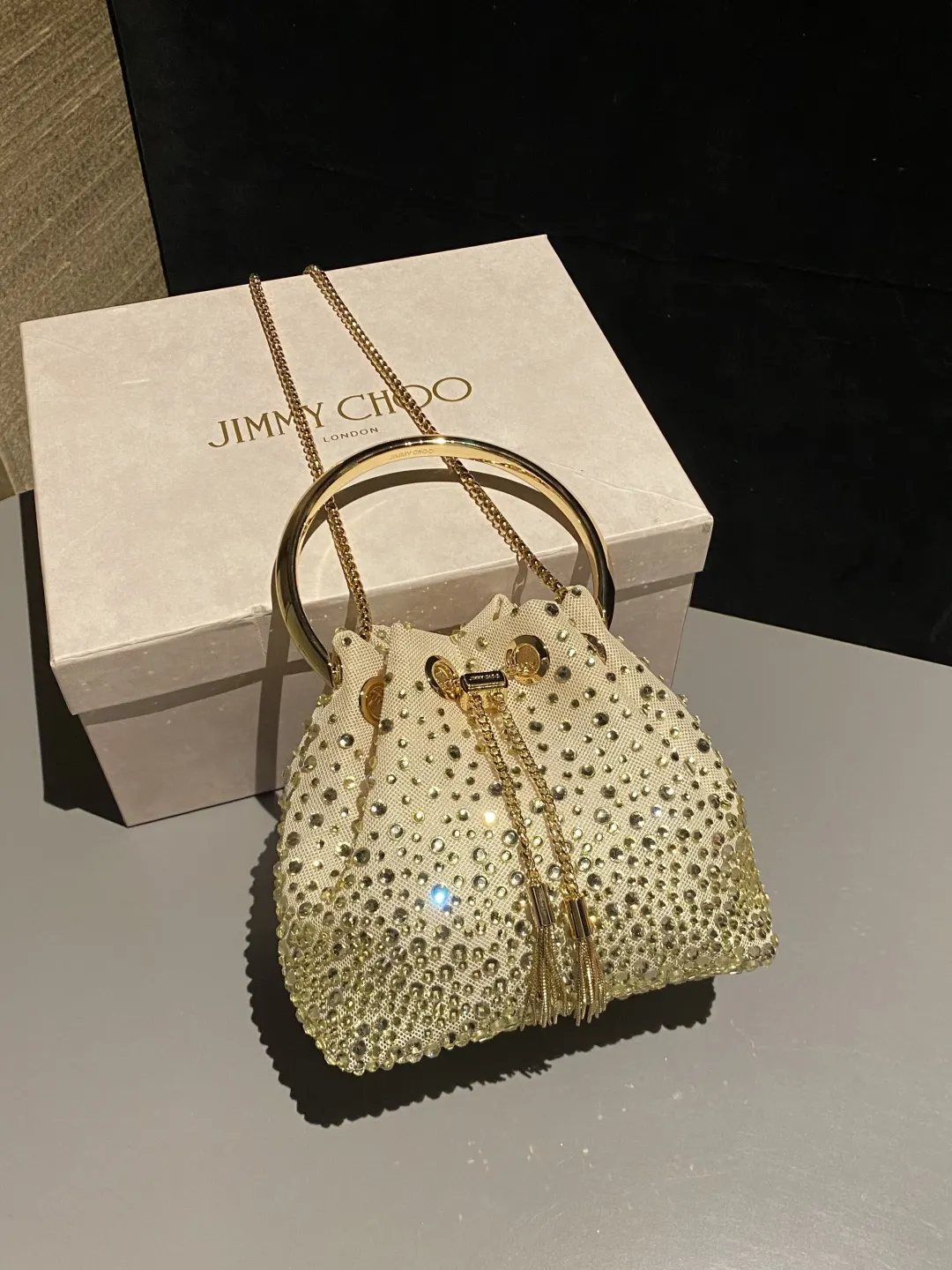 白色 Jimmy Choo 水桶包 休閒水桶款
