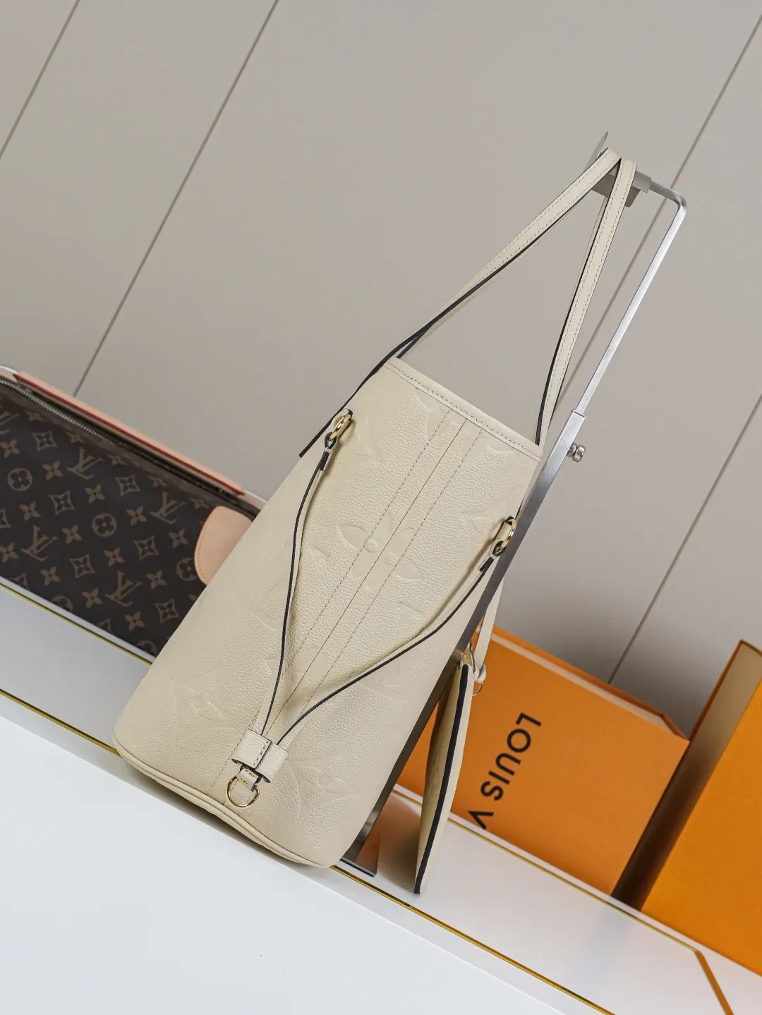 Neverfull 奶白 牛皮 收纳包 旅行收纳款