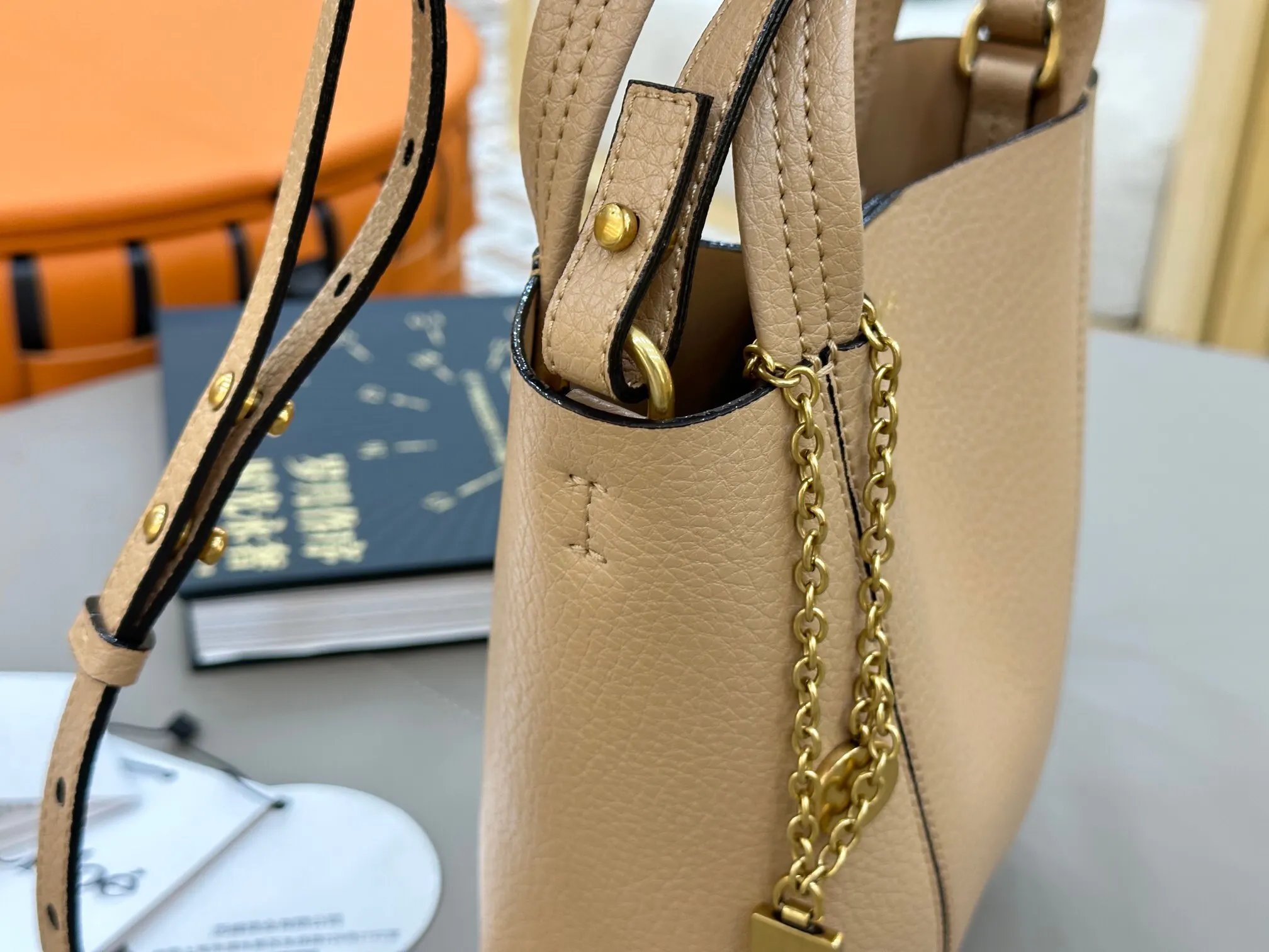 Chloe Spin Bag 奶茶色 明星为啥都偏爱 斜背包 輕便斜挎款
