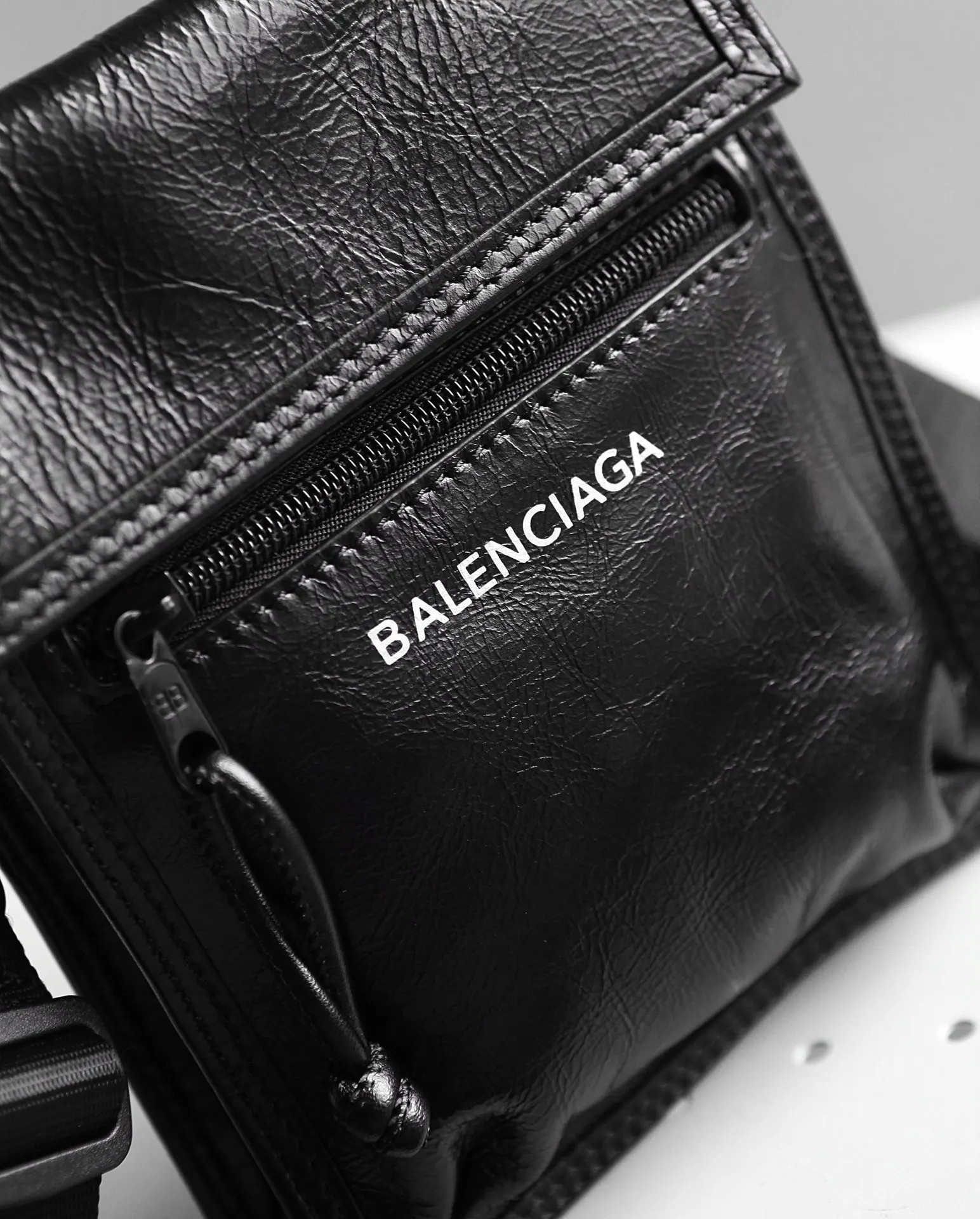 Balenciaga 單肩包 日常搭配(數字5) Balenciaga 單肩包 日常搭配(數字5)