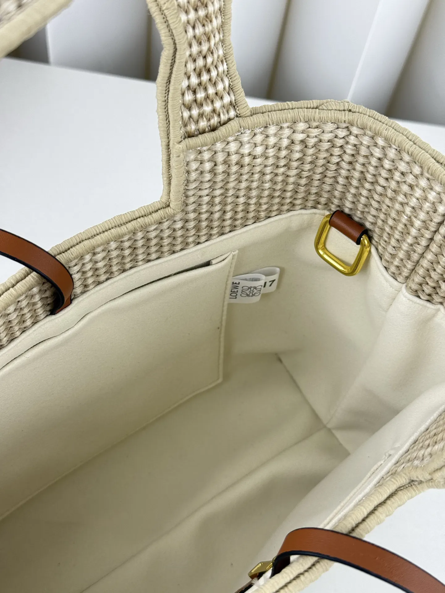 Loewe 罗意威刺绣 夏日海岛系列推出了 草编 托特包 大容量托特款