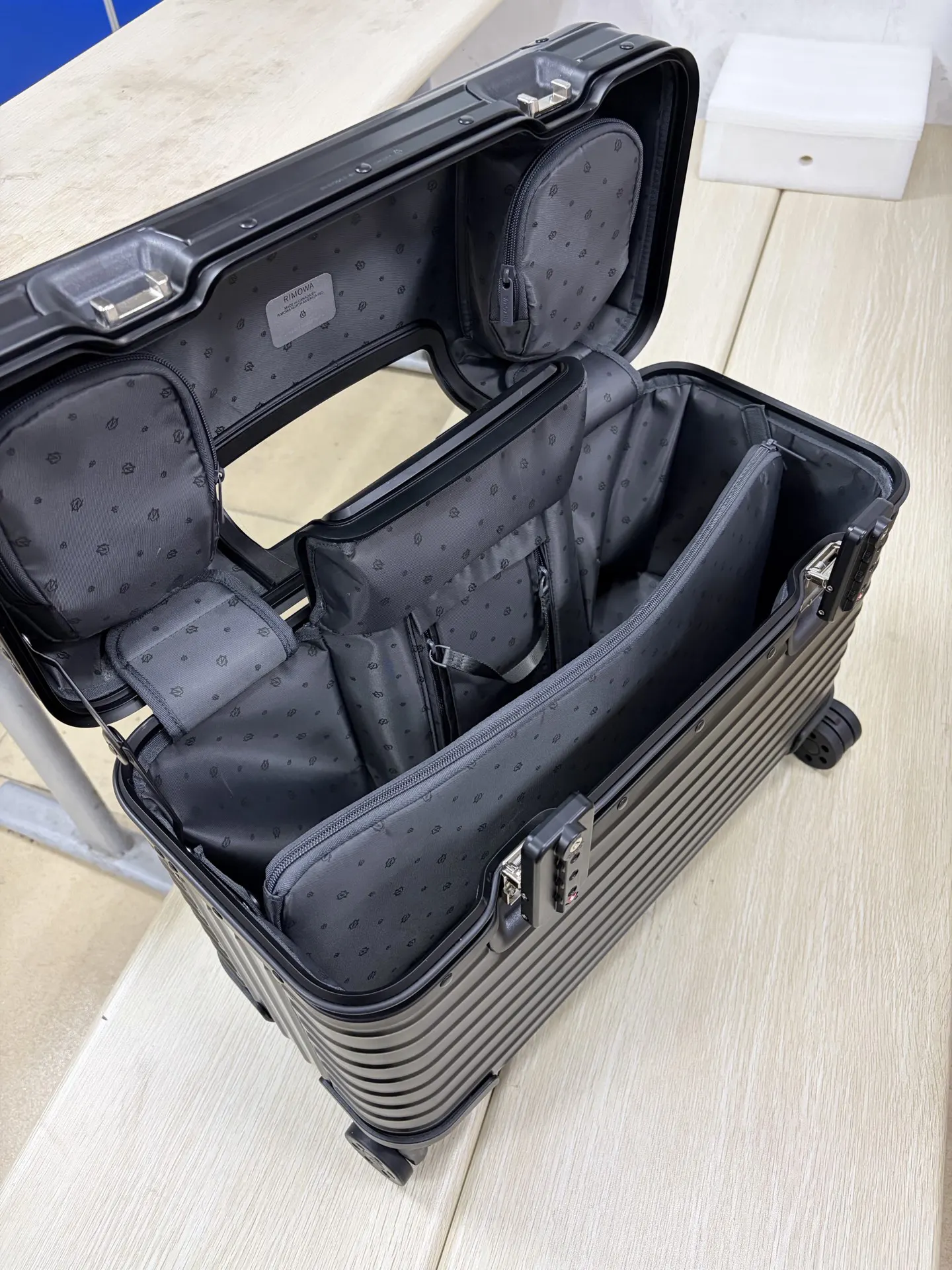 机长箱 寸黑 內飾 拉杆 机长箱 寸黑 行李箱 旅行拉杆款 輕便出行款