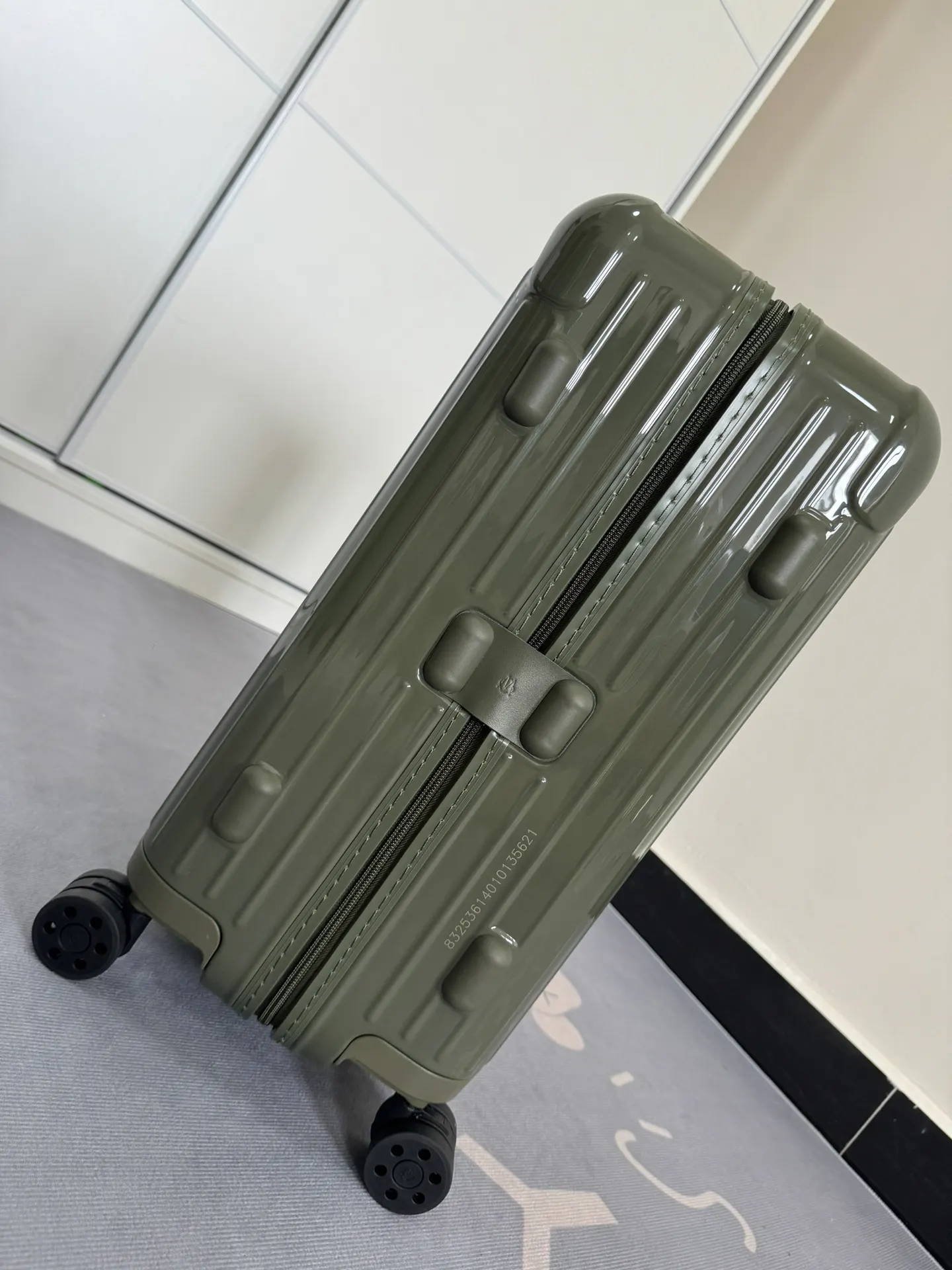 黑色 白色 日默瓦rimowa拉杆箱行李箱登机箱旅行箱方胖子運動 旅行拉杆款 輕便出行款