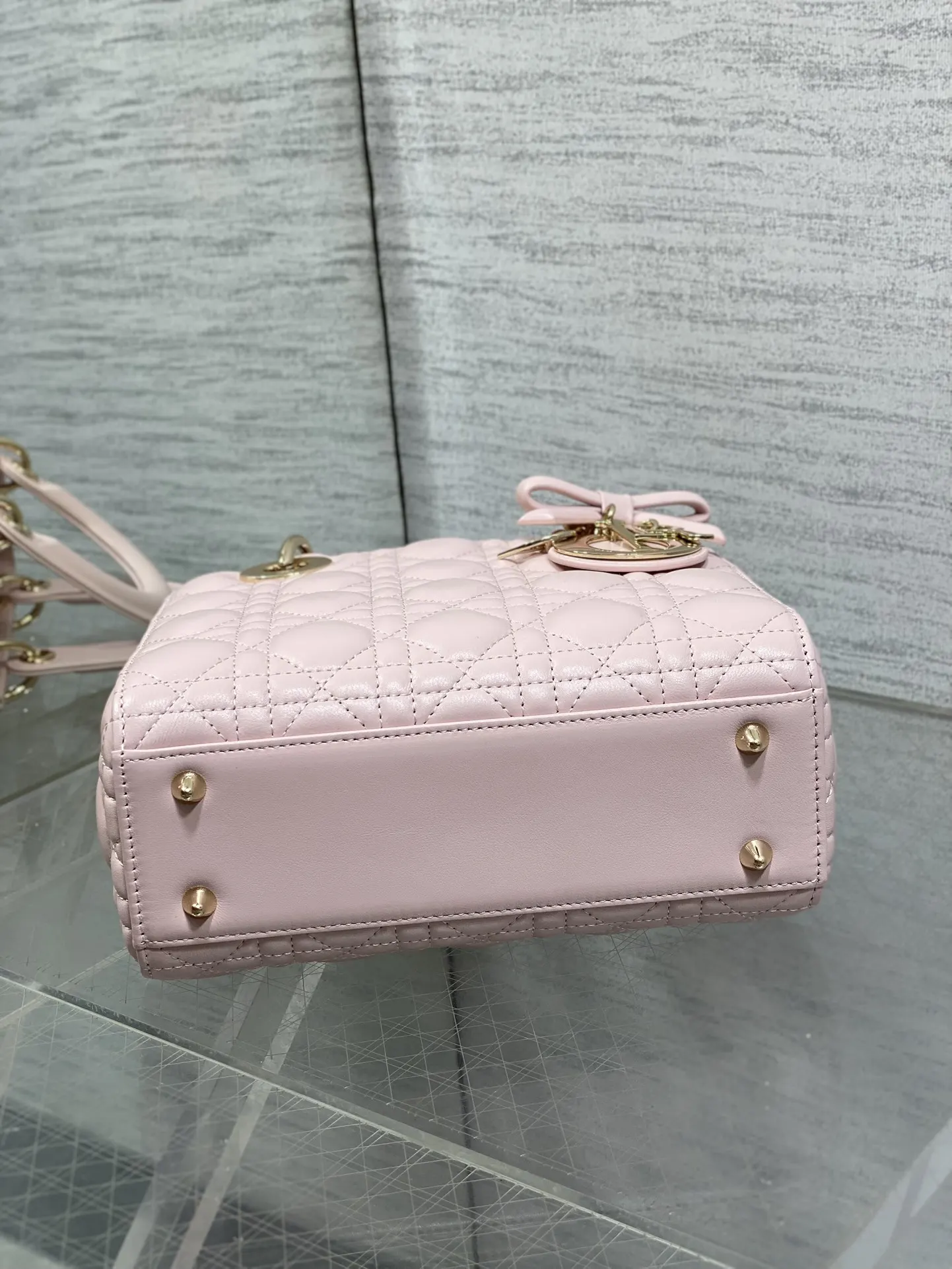 Dior Lady Dior Lady 柔粉色手袋 手提斜挎(數字8) Dior Lady Dior Lady 柔粉色手袋 手提斜挎(數字8)
