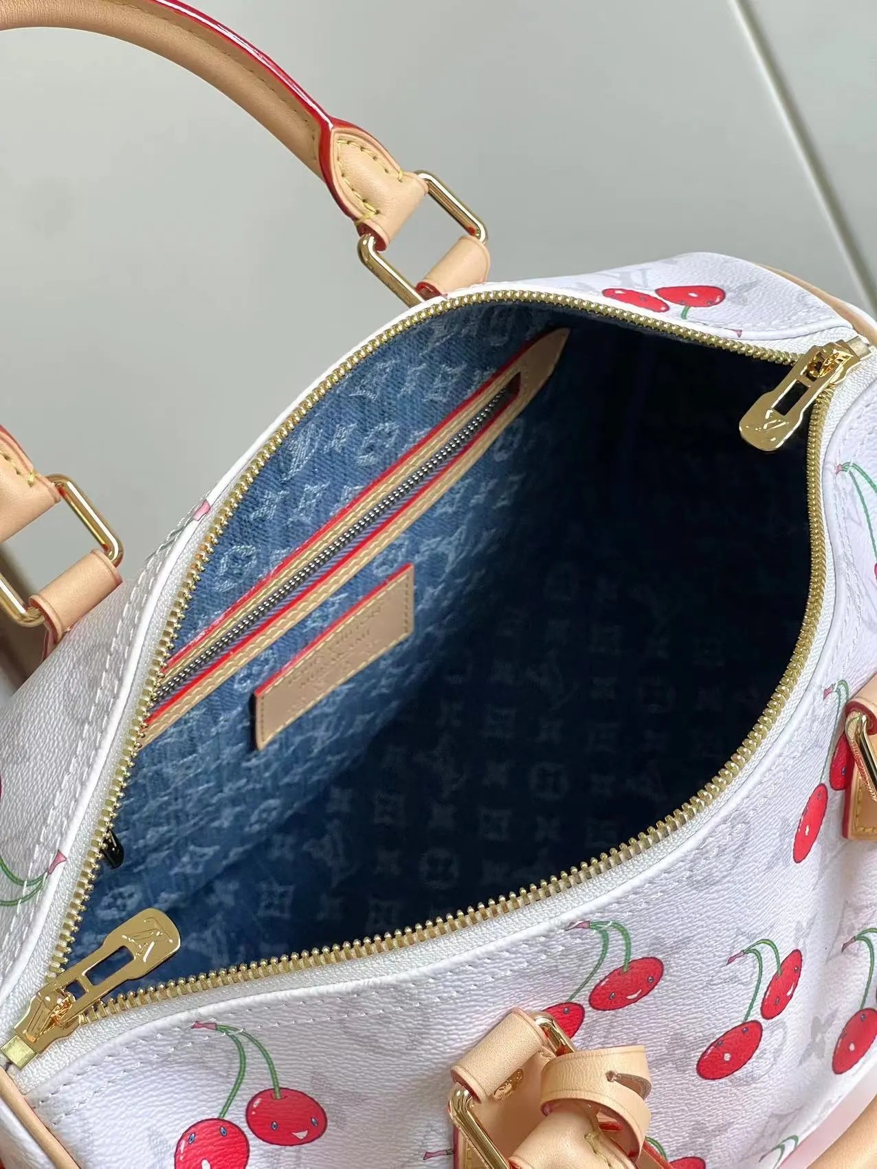 Louis Vuitton White Shoulder Bag Leather Image 9 Louis Vuitton White Shoulder Bag Leather Image 9