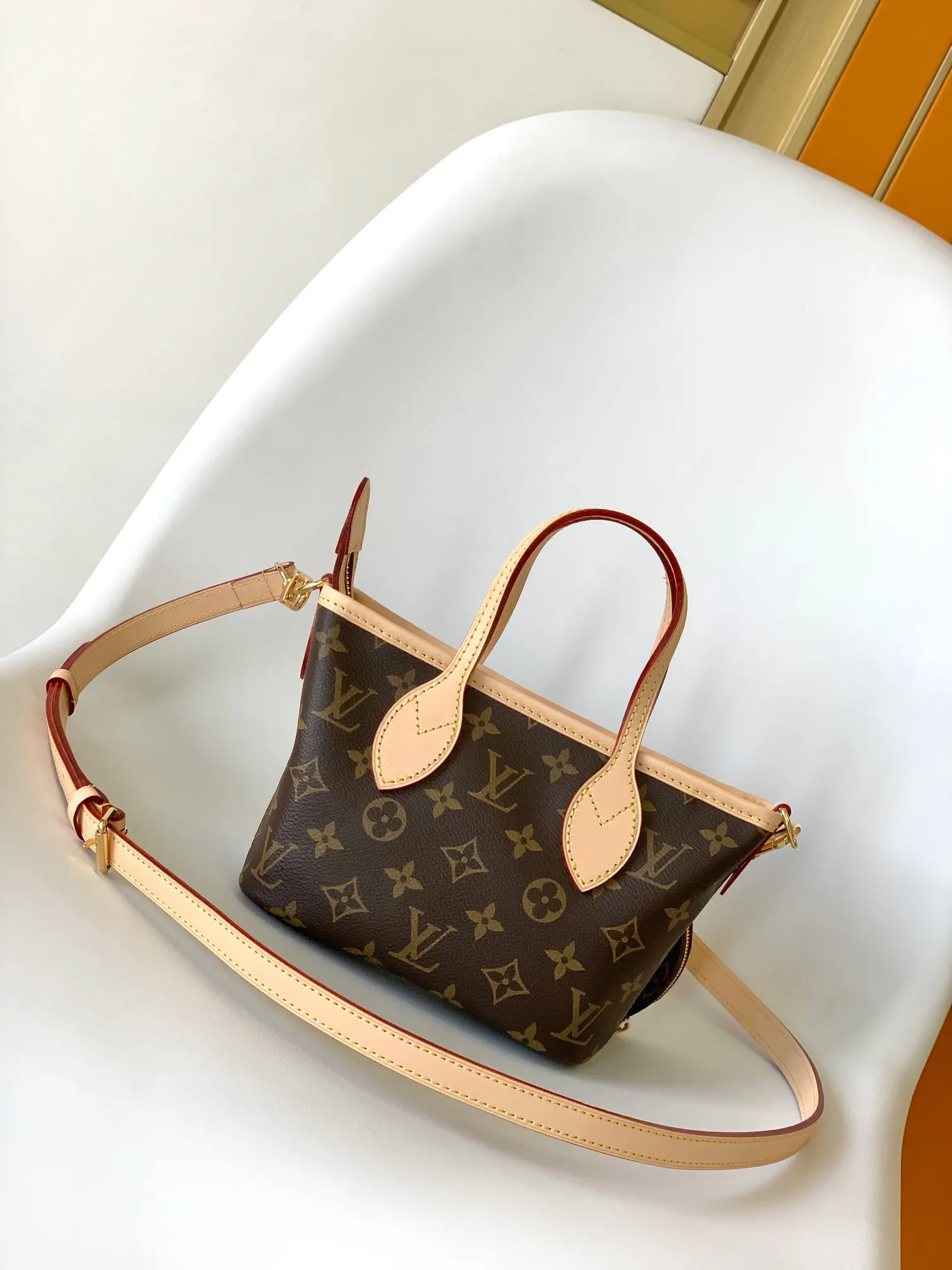 Neverfull 牛皮 手拿包 精致手拿款