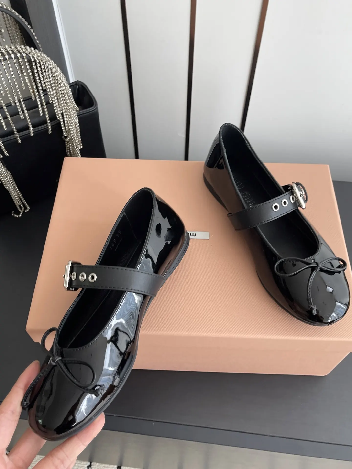 Miu Miu SS 平底鞋 通勤约会款