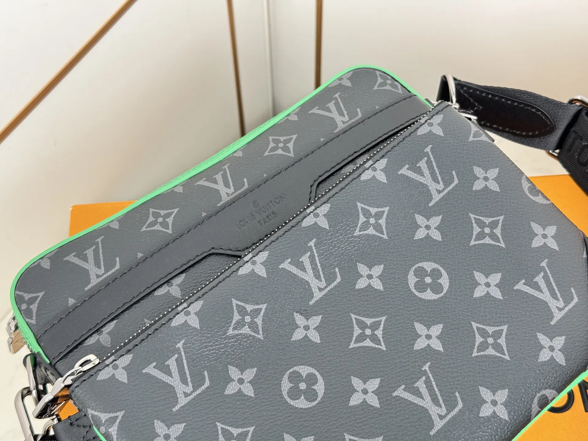 Green Crossbody Bag Lightweight Leather