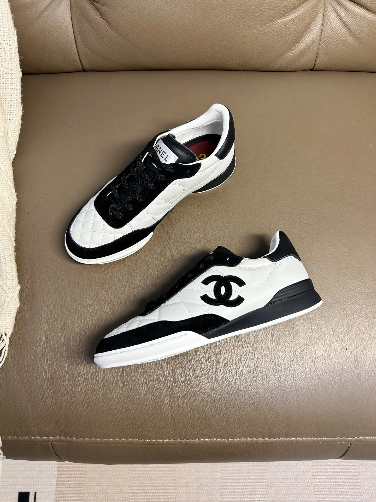 Chanel 黑色/白色 运动鞋