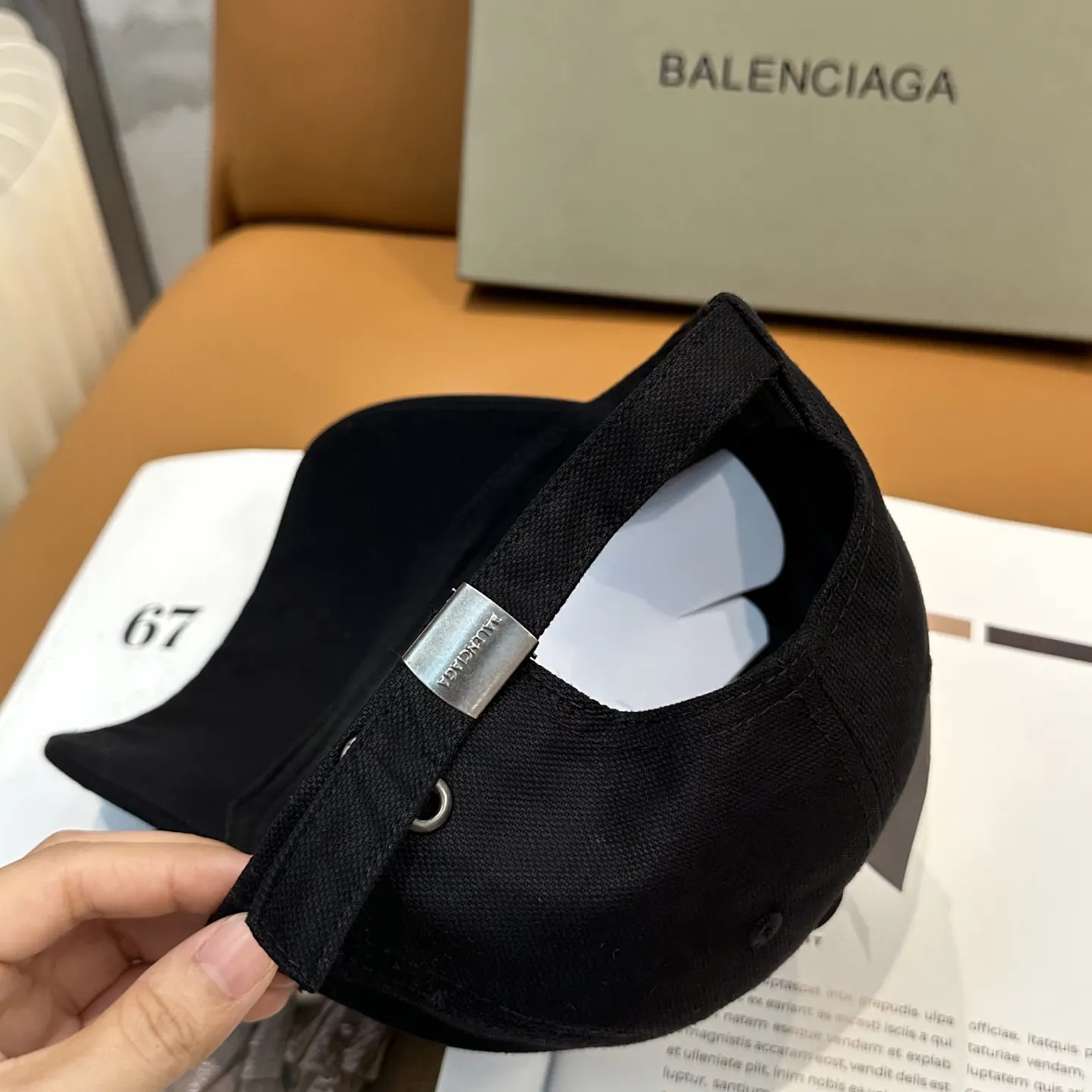 Balenciaga 棒球帽 精致搭配