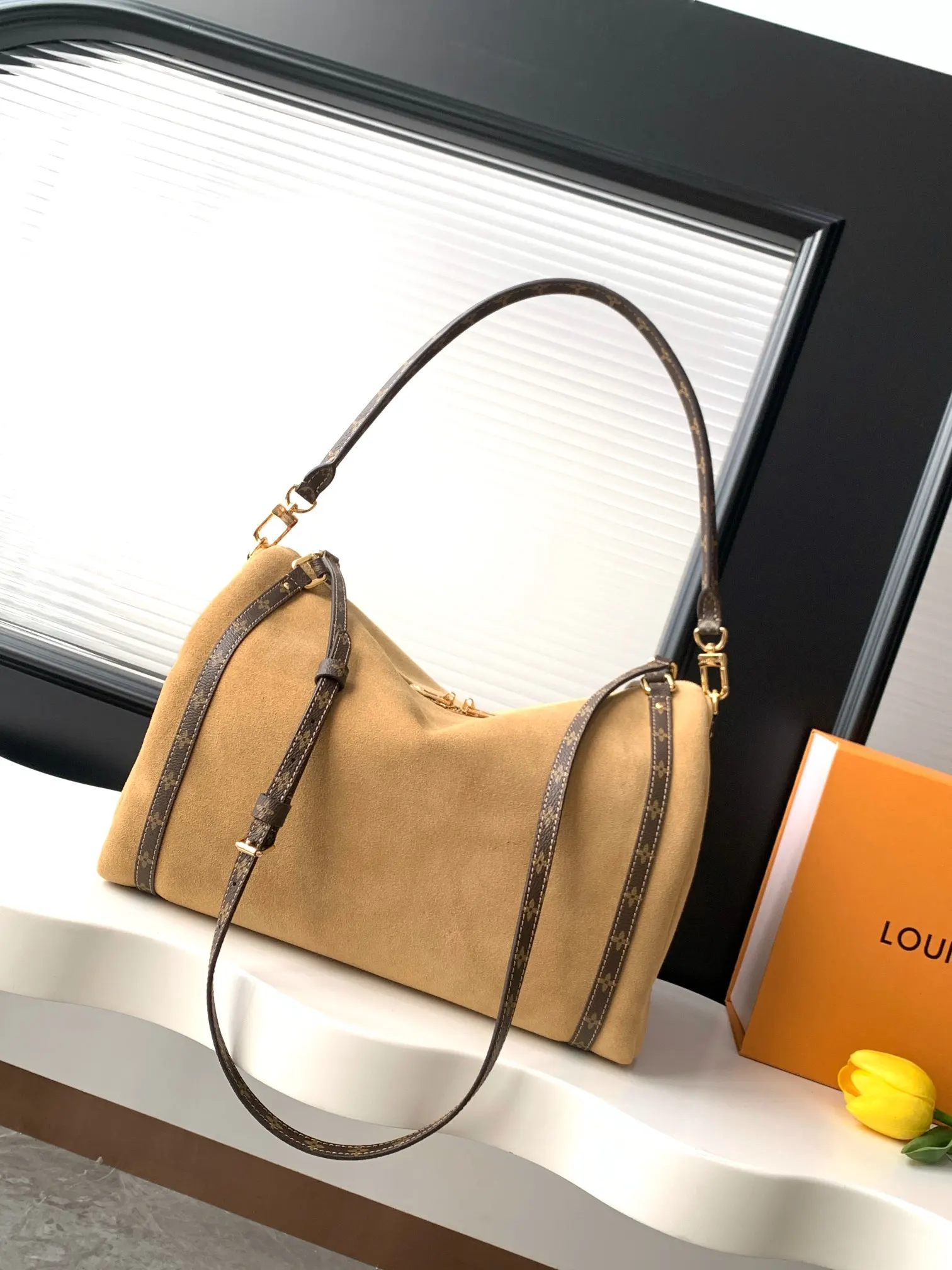 LV Keepall travel bag, large capacity travel model Image 3 LV Keepall travel bag, large capacity travel model Image 3