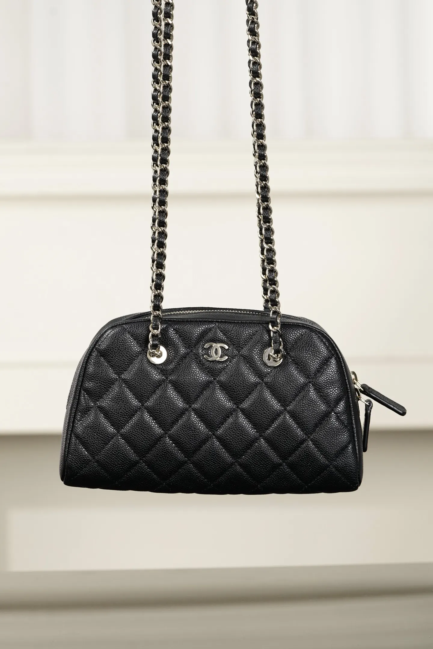 Black Gold Chain Bag Classic
