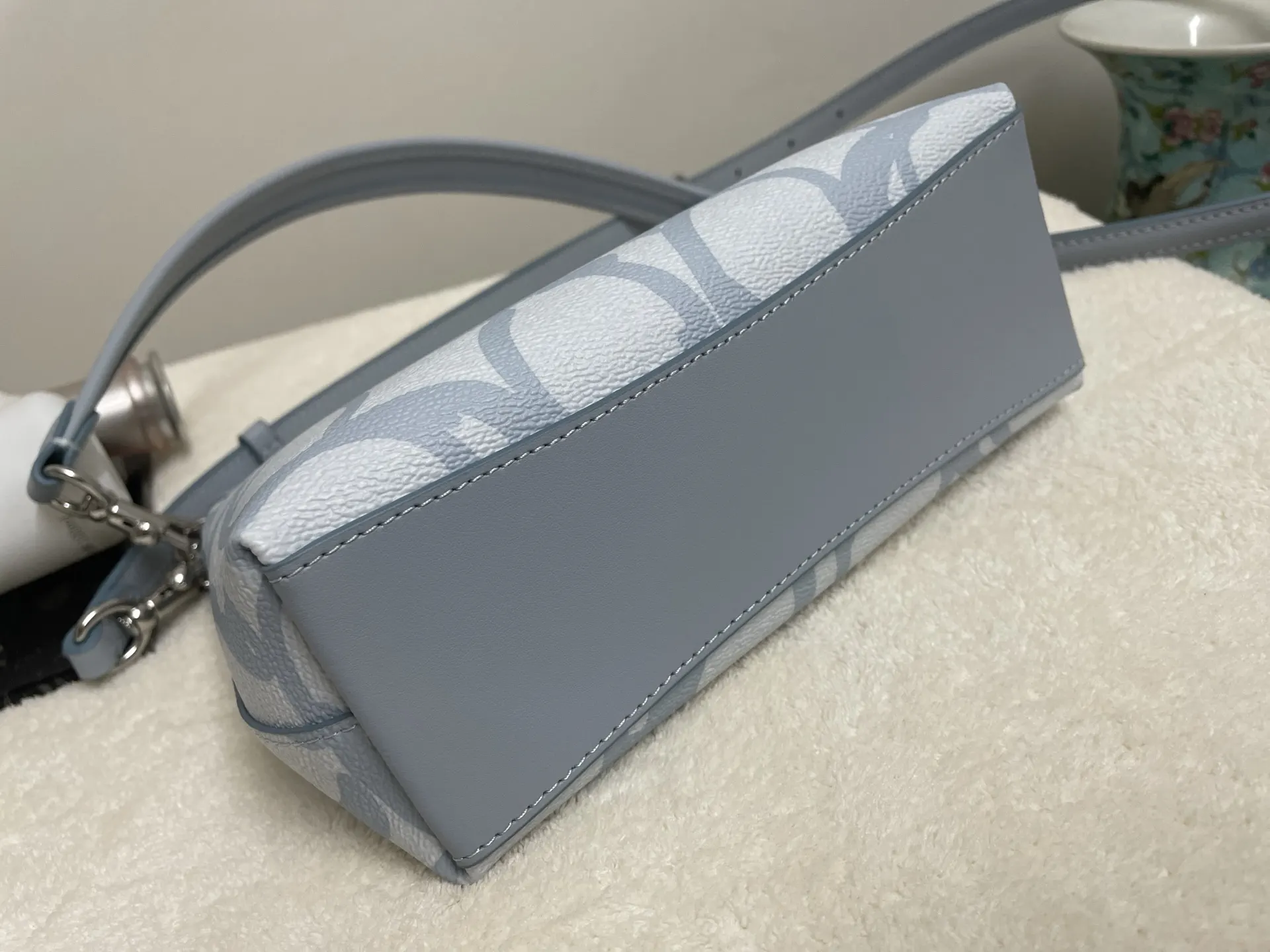 Crossbody Bag Lightweight Image 9 Crossbody Bag Lightweight Image 9