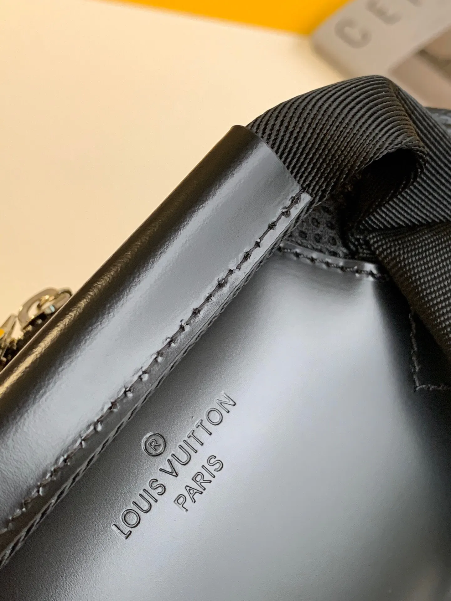 LV 黑色压纹手机包 轻便斜挎款｜ORBUYBAG 岚奢包高端时尚精品