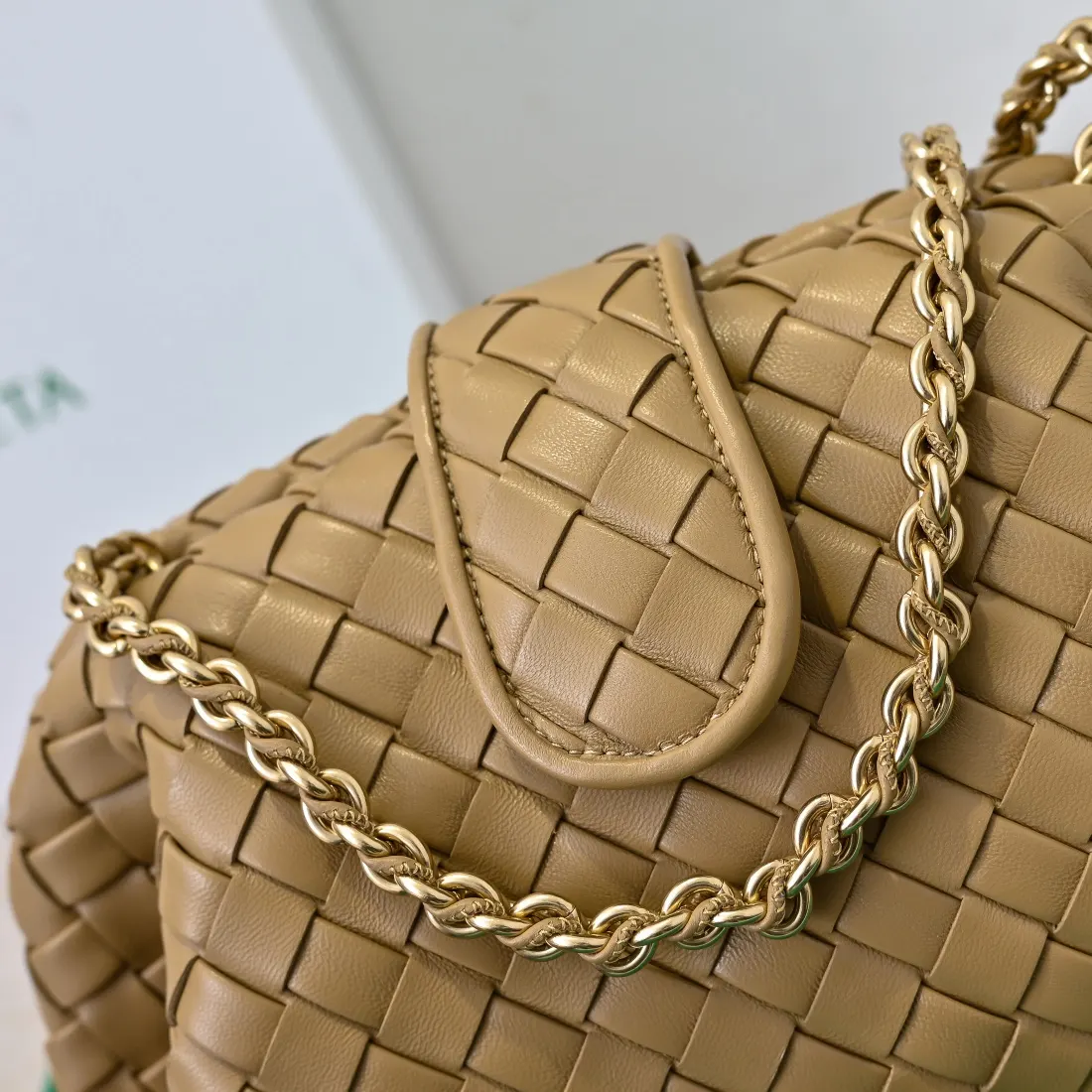 Bottega Veneta 羊皮 鏈條包 精致鏈條款