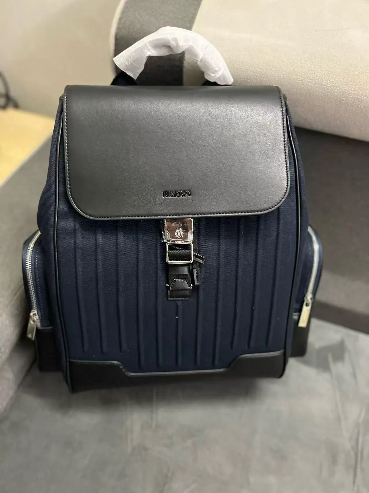 RIMOWA 黑色 雙肩包 精選款(數字3) RIMOWA 黑色 雙肩包 精選款(數字3)