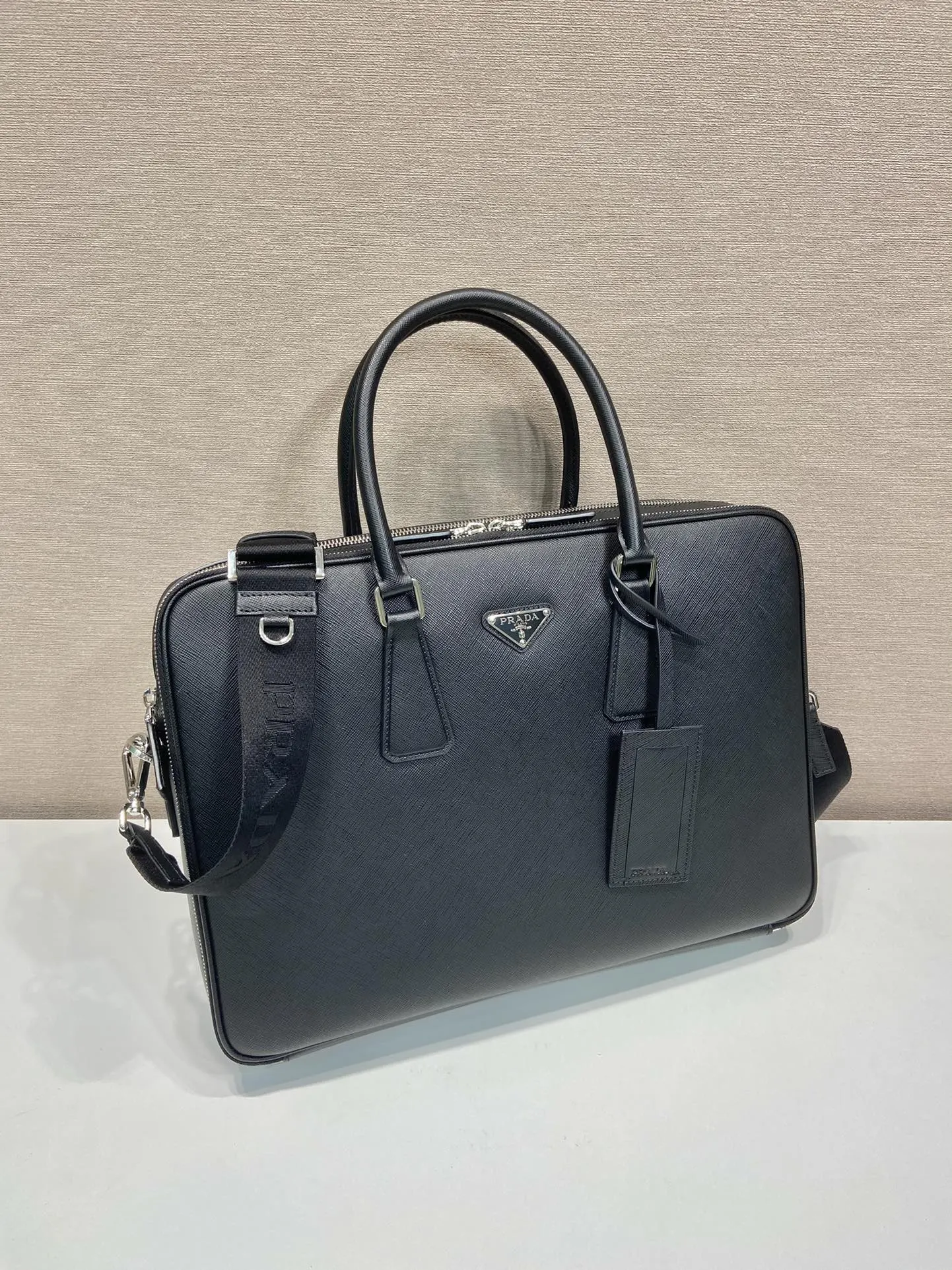 Prada Re-Nylon 2VE022 皮革 Saffiano 十字紋 公文包