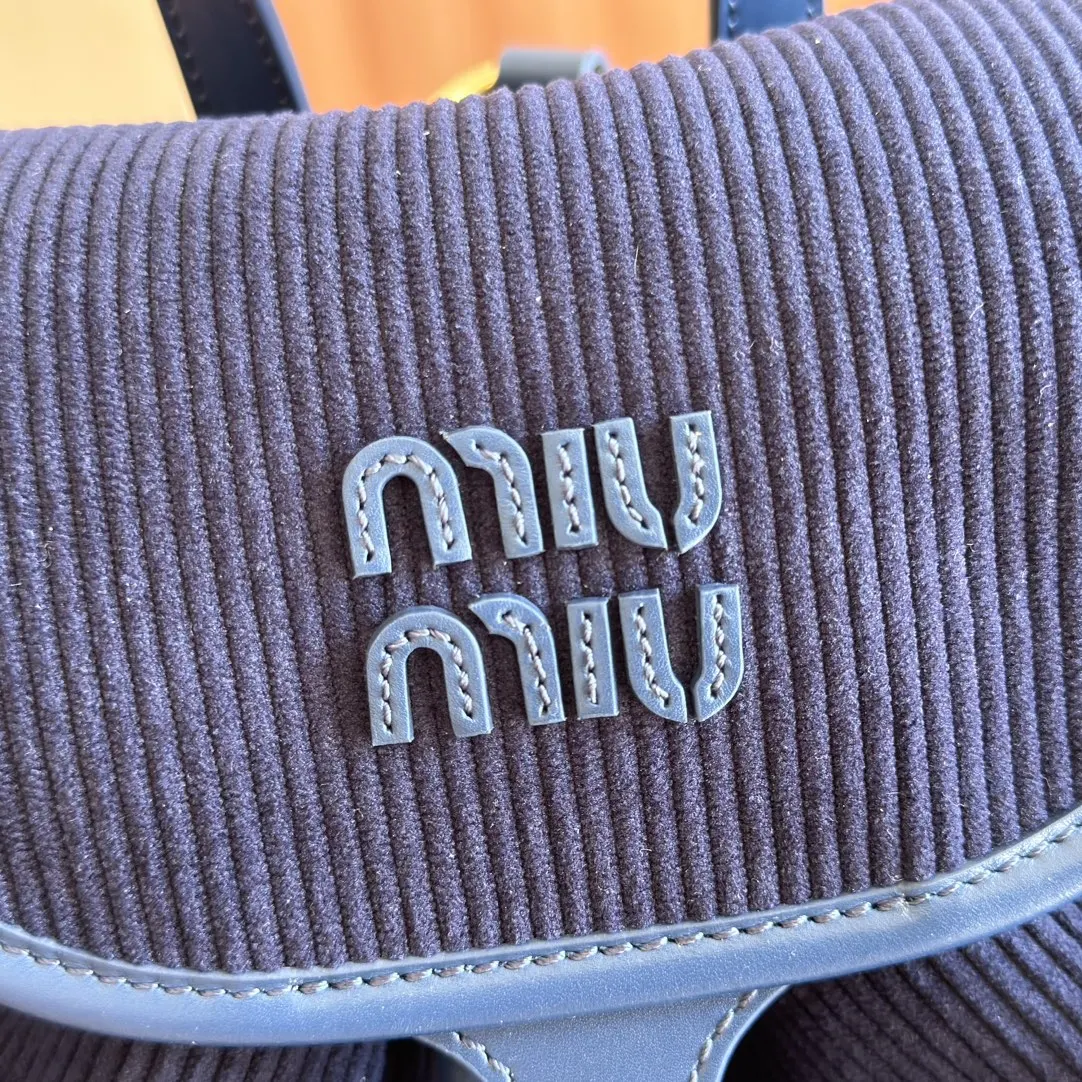 Miu 小牛皮 雙肩包 实用雙肩款