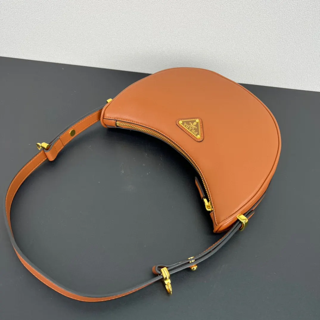 Prada 牛皮 羊皮 斜挎包