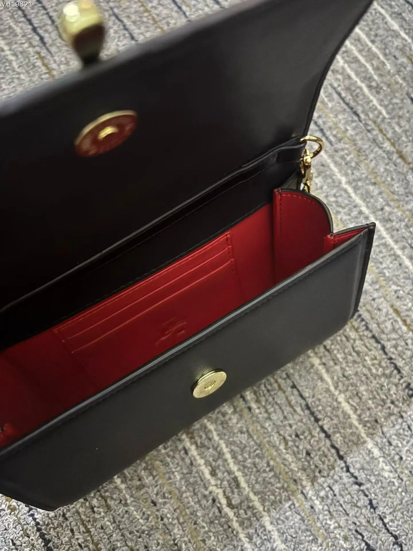 黑色 Christian Louboutin Bet 鏈條包 精致鏈條款(數字5) 黑色 Christian Louboutin Bet 鏈條包 精致鏈條款(數字5)