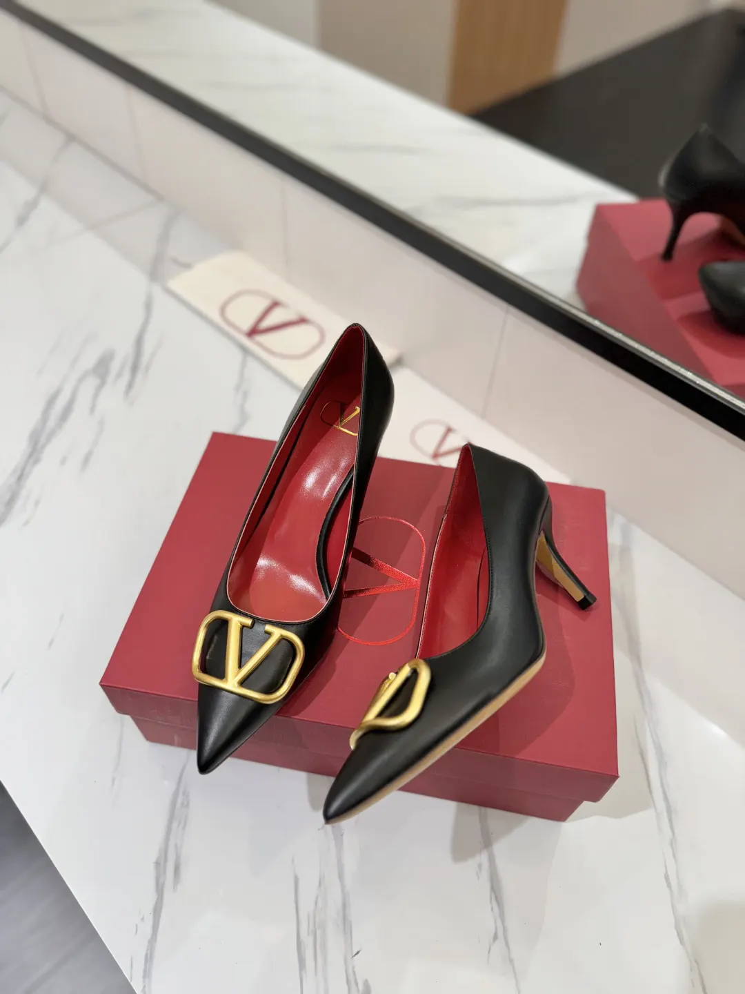 Valentino 金色 平底鞋 通勤约会款