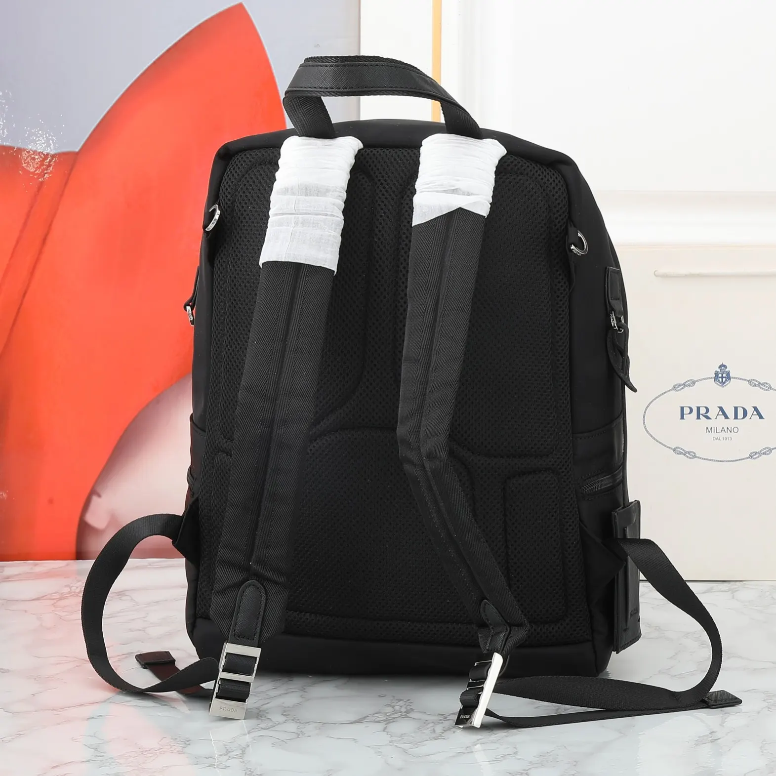 PRADA Re-Nylon尼龙 双肩背包 轻便实用款