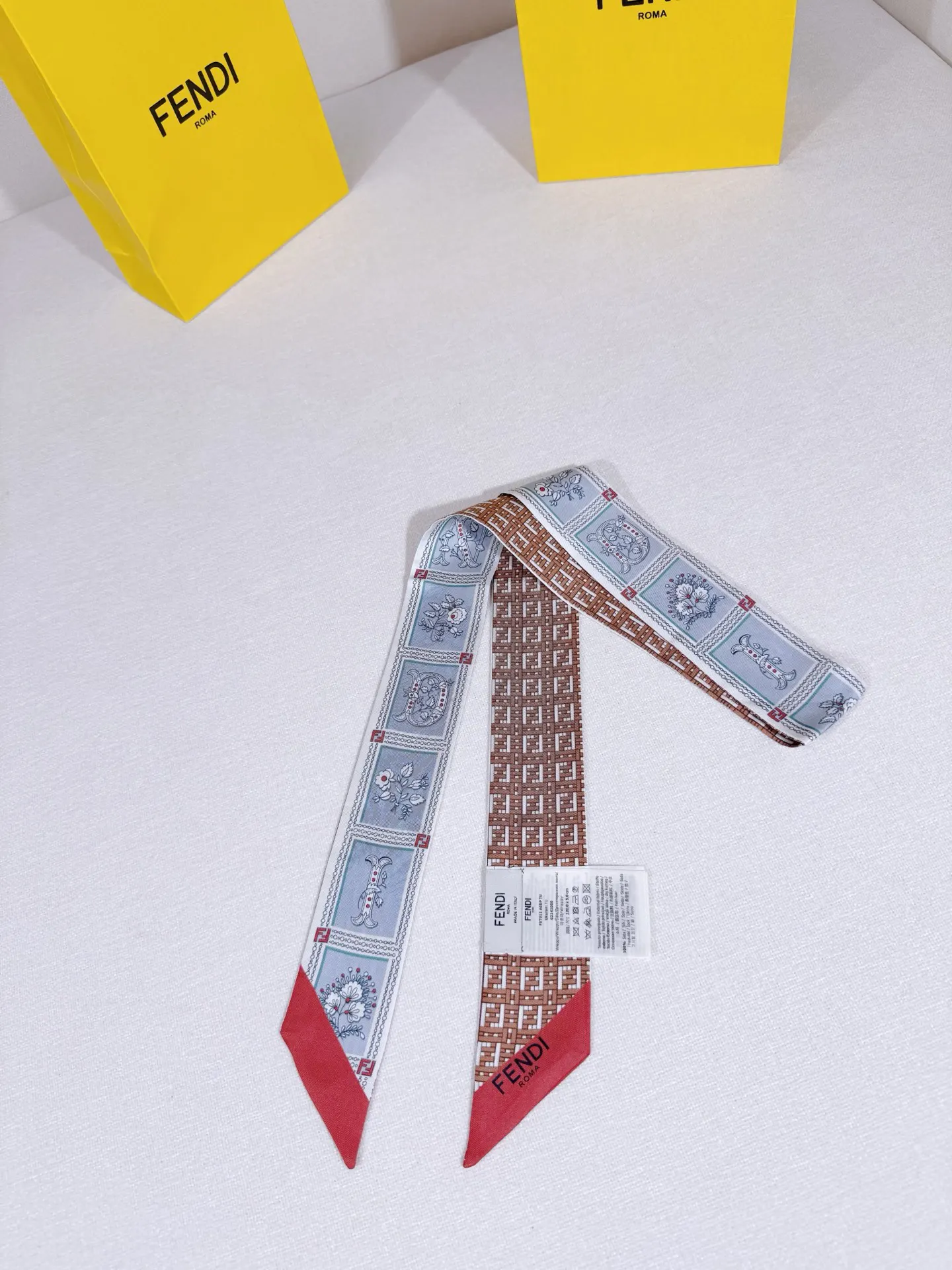 Fendi 蓝色 腰带 通勤百搭款