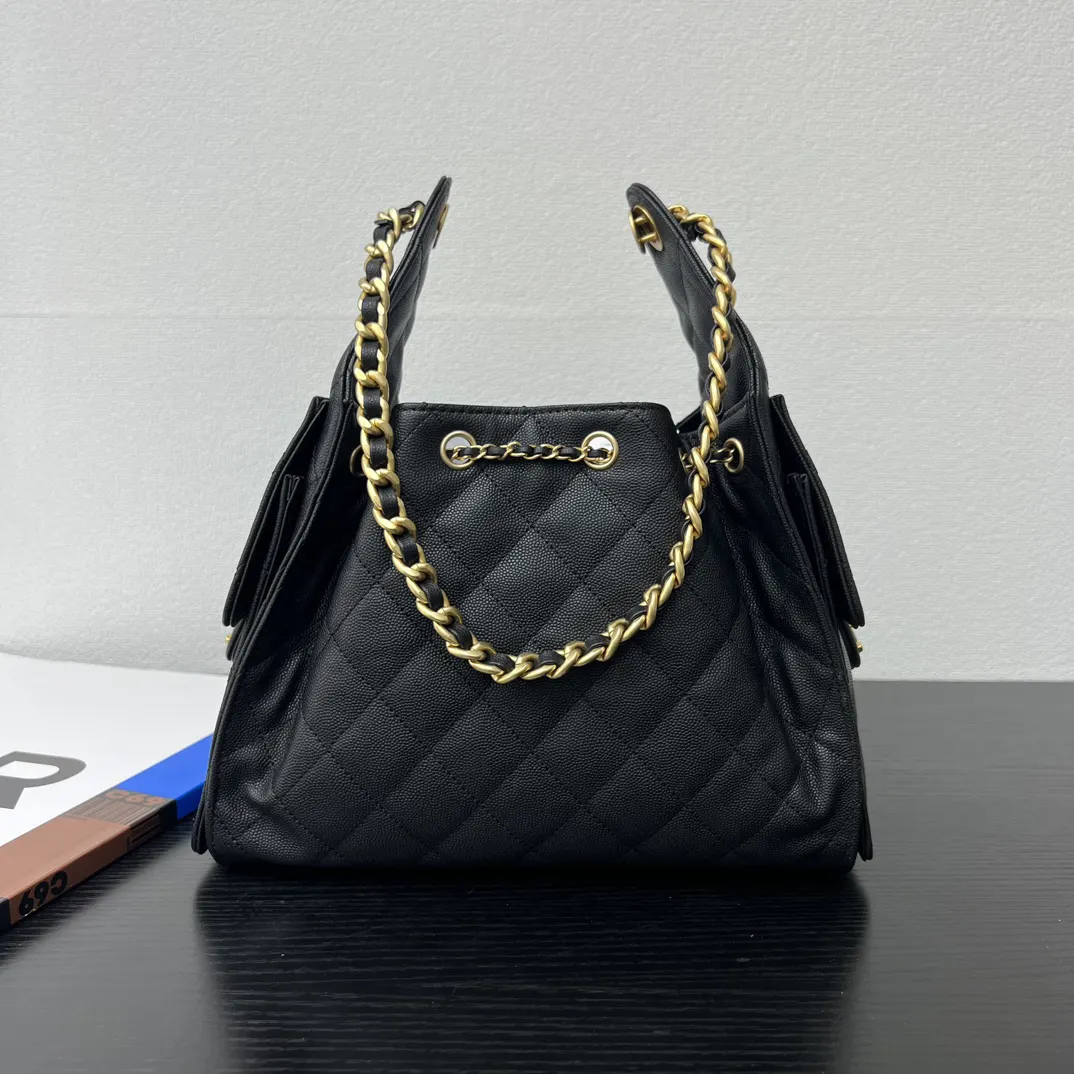 Chanel 黑色牛皮Hobo腋下包 金链
