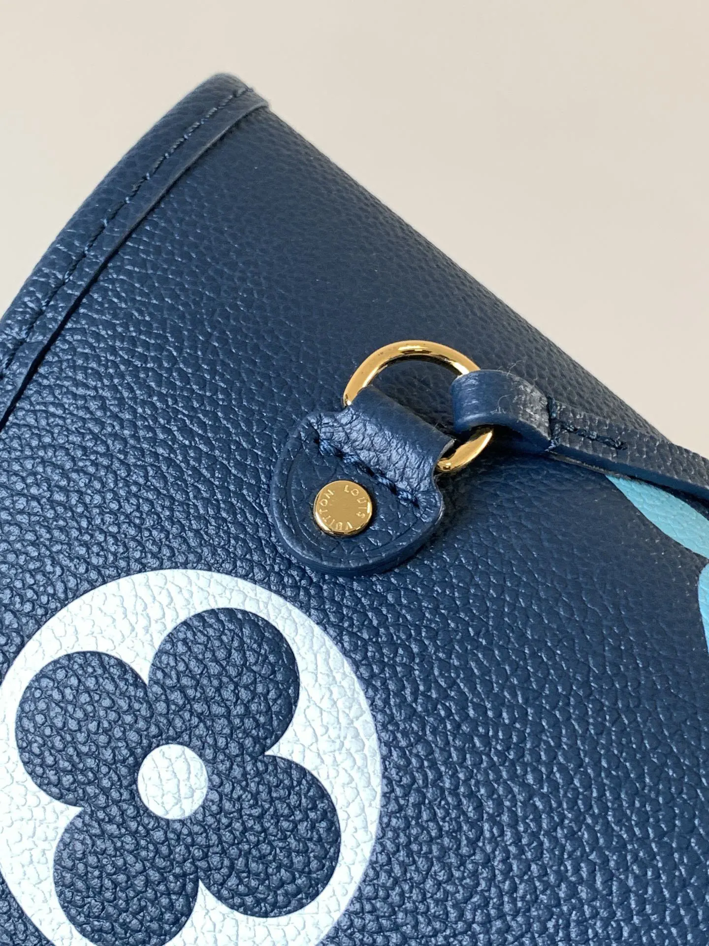Neverfull 黑色 米白 手拿包 精致手拿款(數字8) Neverfull 黑色 米白 手拿包 精致手拿款(數字8)