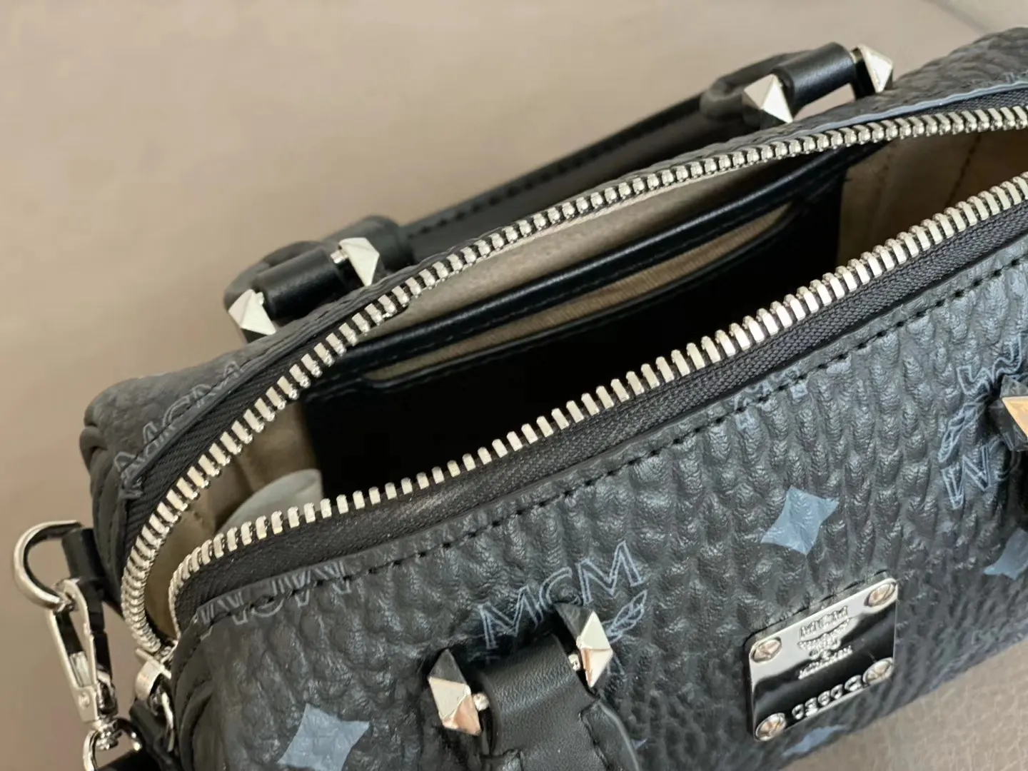 牛皮 mcm 新版［mcm］essential 旅行袋 大容量旅行款