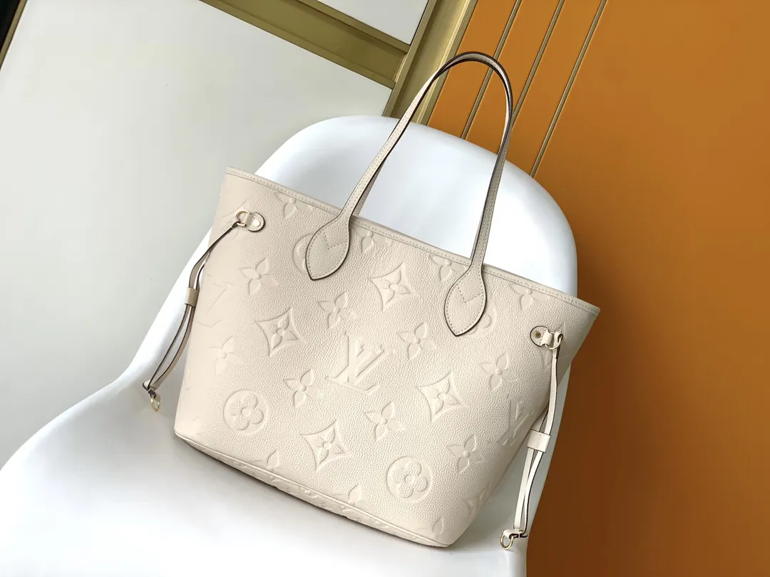 Neverfull 黑色 白色 手拿包 精致手拿款