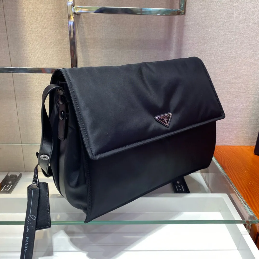 PRADA Re-Nylon尼龙 皮革 邮差包 通勤百搭款