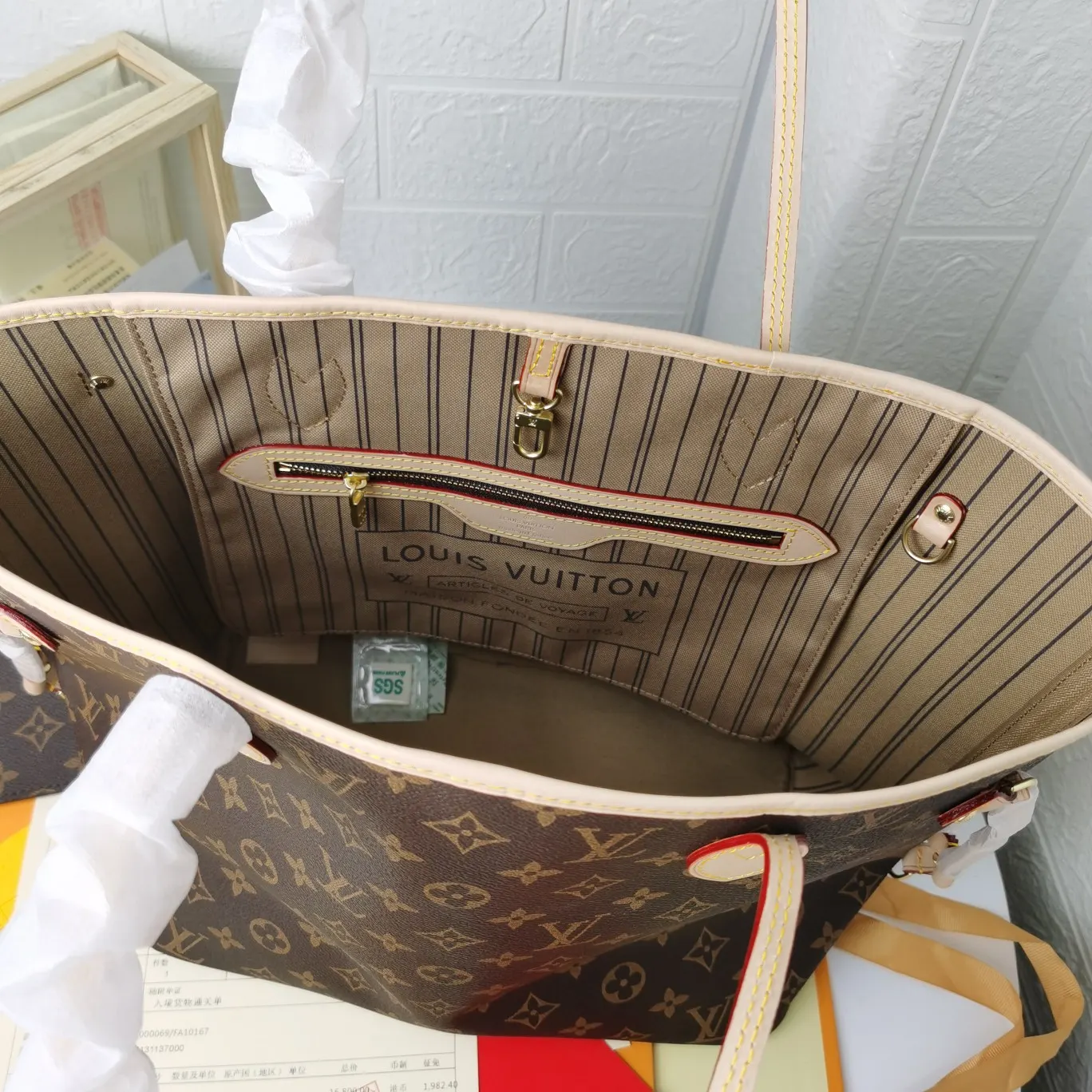 LV Neverfull 老花 牛皮 手拿包 精致手拿款(數字8) LV Neverfull 老花 牛皮 手拿包 精致手拿款(數字8)