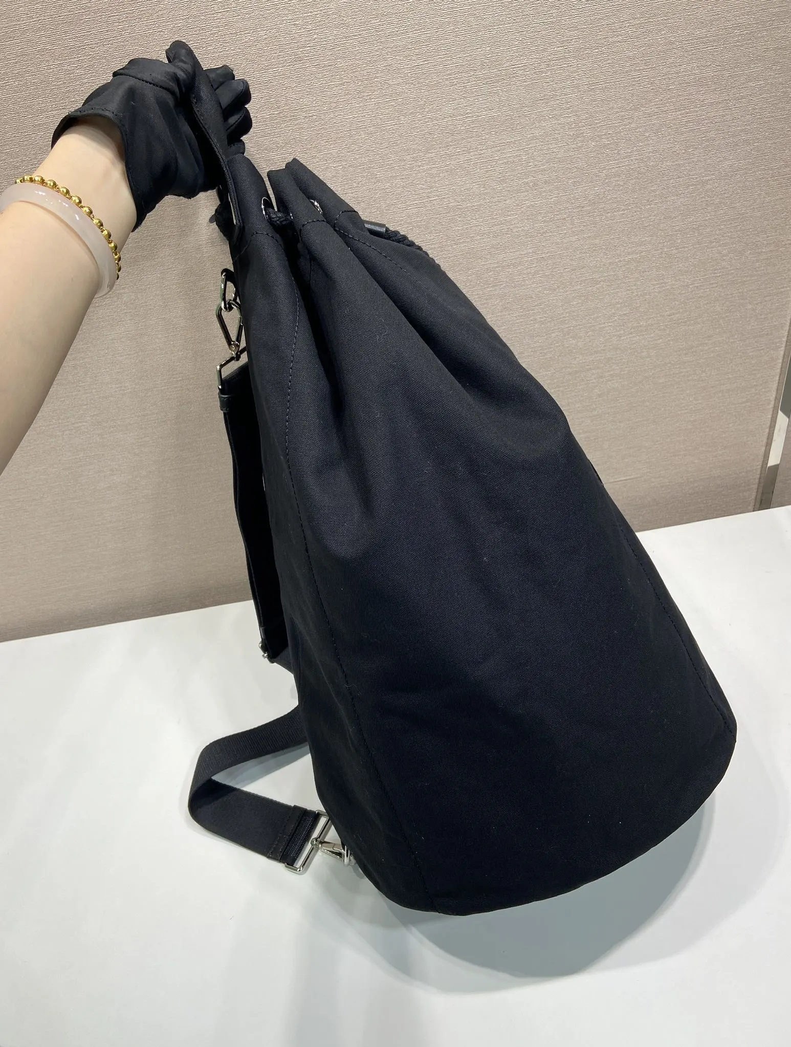 皮革 同色字母徽标刺绣注入独特经典格调 旅行包 大容量旅行款