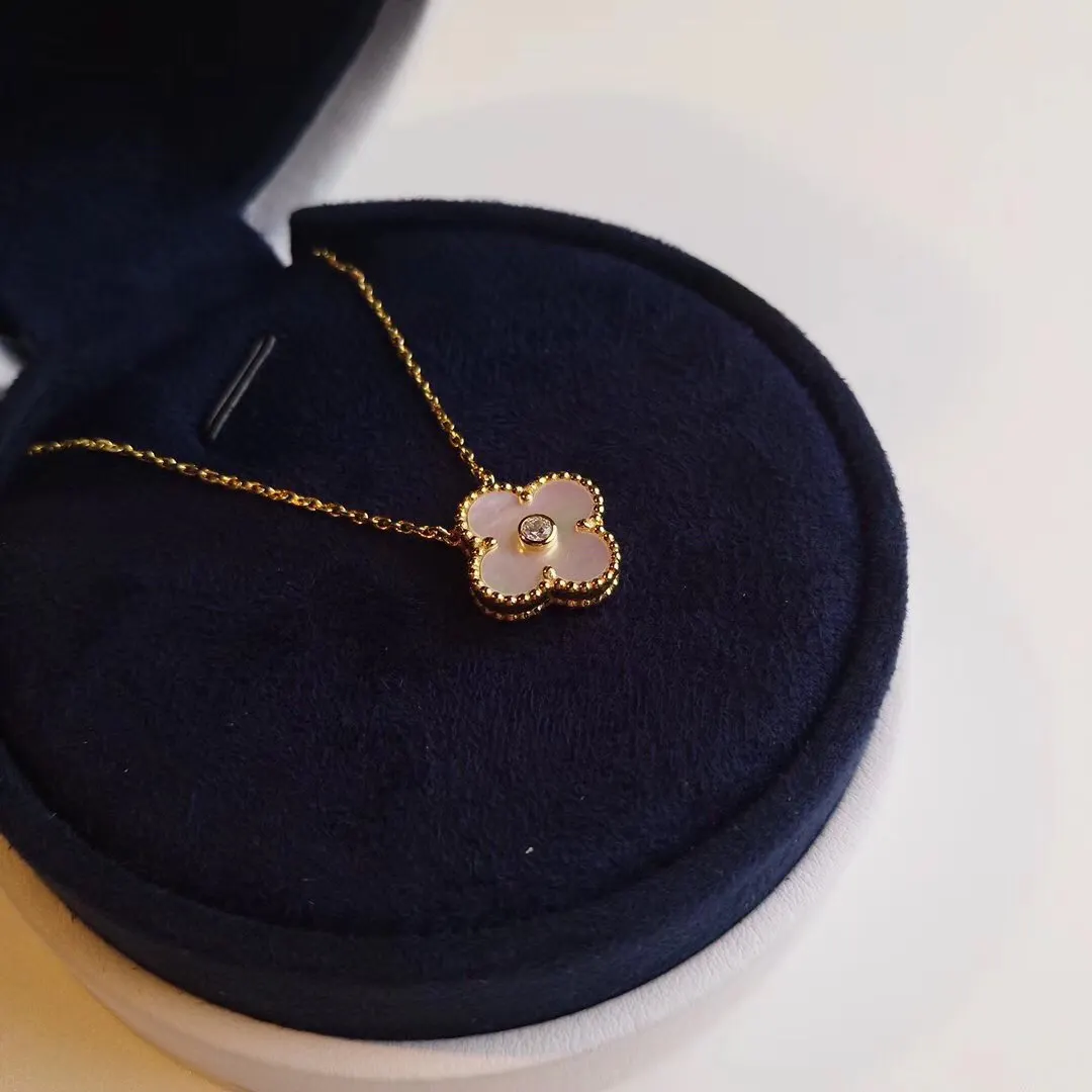 Van Cleef 四叶草 贝壳 項鍊 精致锁骨链款
